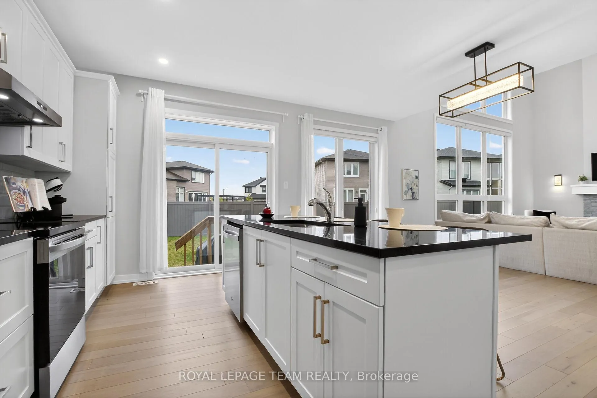 Photo 14 of 408 Gidran Circle, Ottawa, Kanata - Emerald Meadows/Trailwest — HOMEH