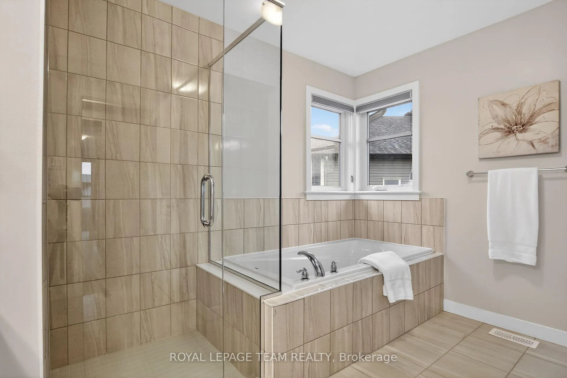 Photo 33 of 408 Gidran Circle, Ottawa, Kanata - Emerald Meadows/Trailwest — HOMEH