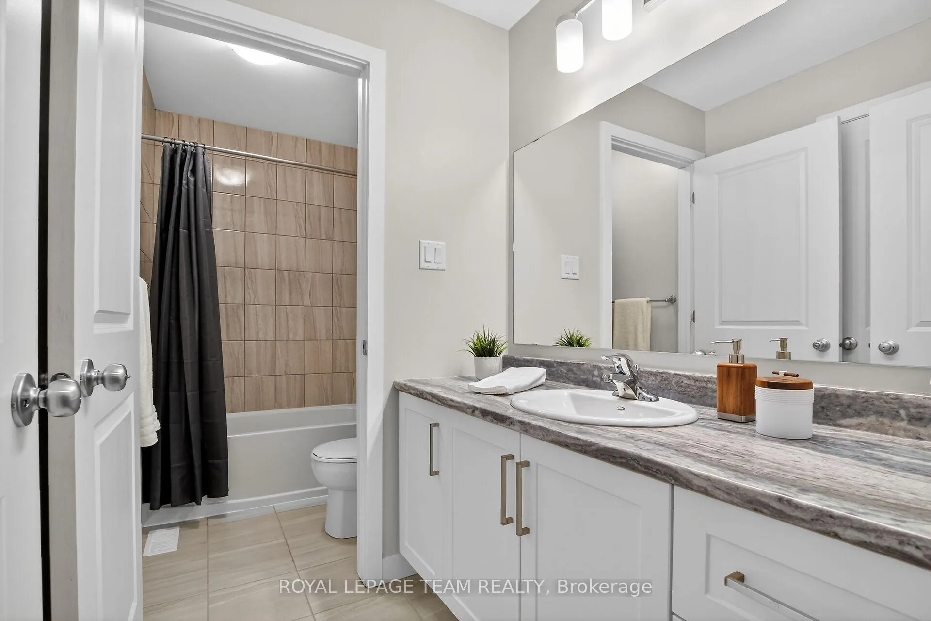 Photo 41 of 408 Gidran Circle, Ottawa, Kanata - Emerald Meadows/Trailwest — HOMEH