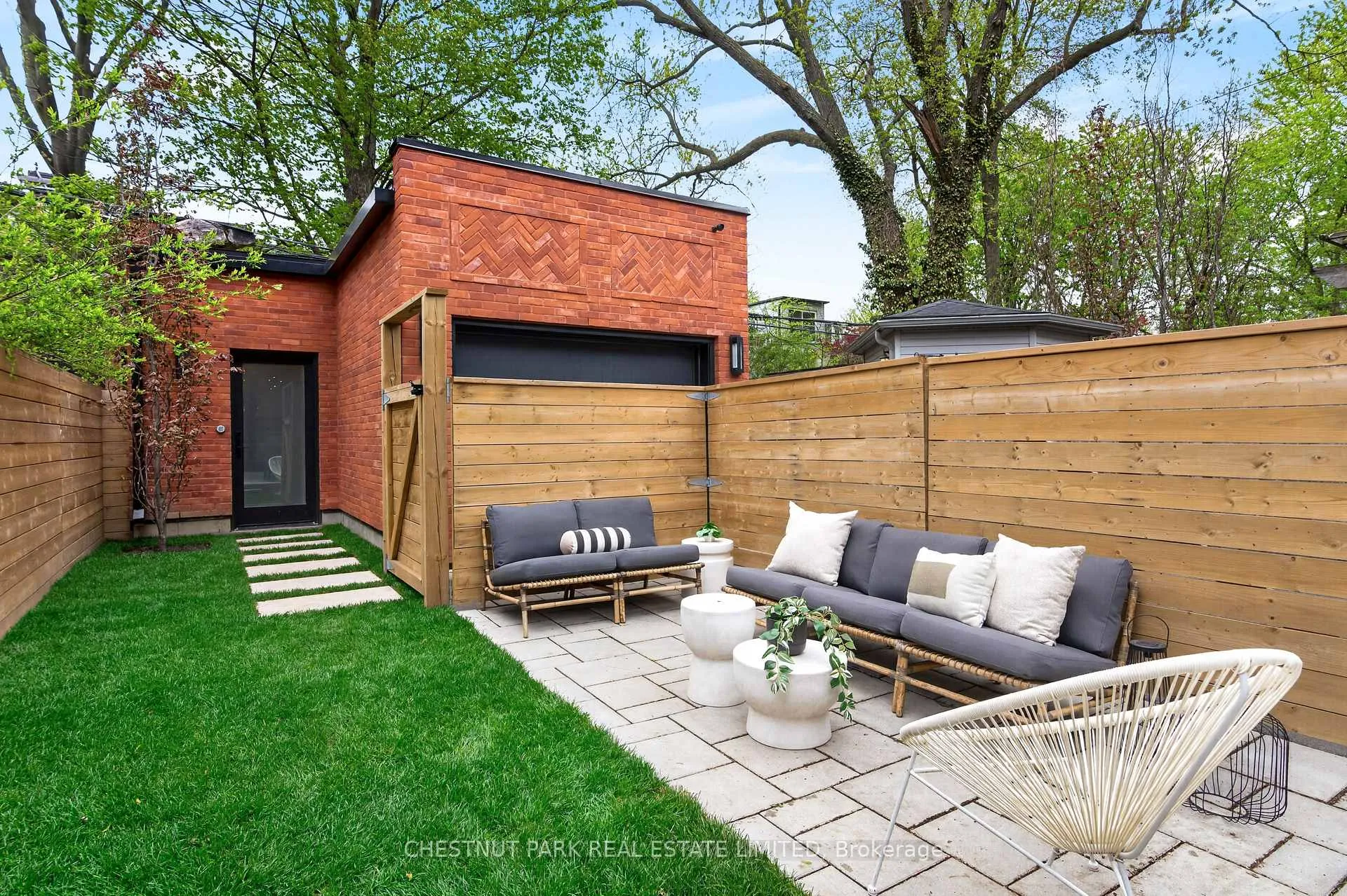 Photo 40 of 90 Macpherson Avenue, Toronto, The Annex — HOMEH