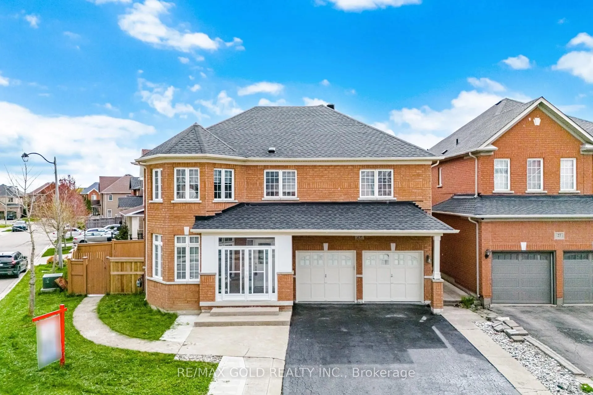 Photo 2 of 29 Laurentide Crescent, Brampton, Vales of Castlemore North — HOMEH