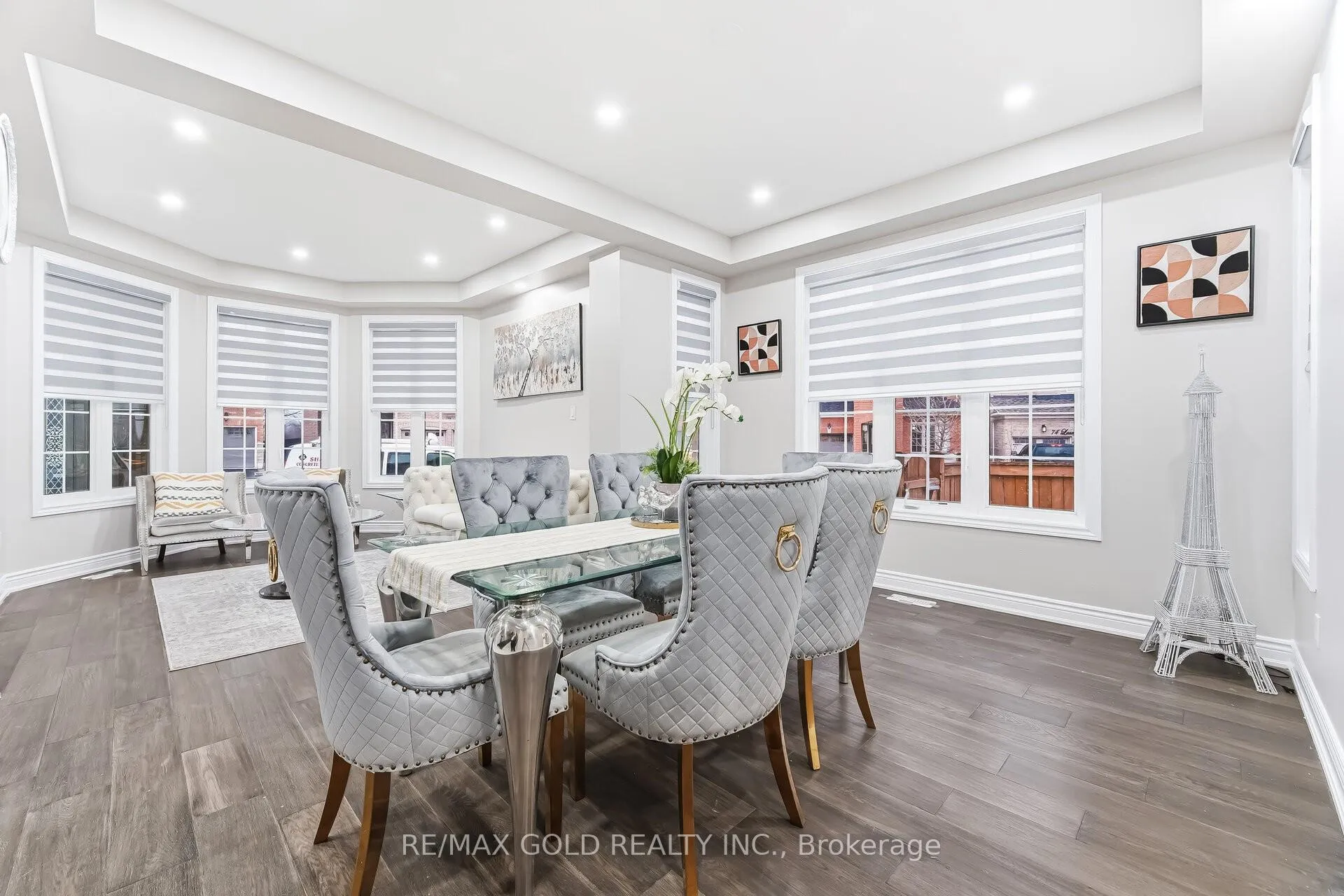 Photo 5 of 29 Laurentide Crescent, Brampton, Vales of Castlemore North — HOMEH