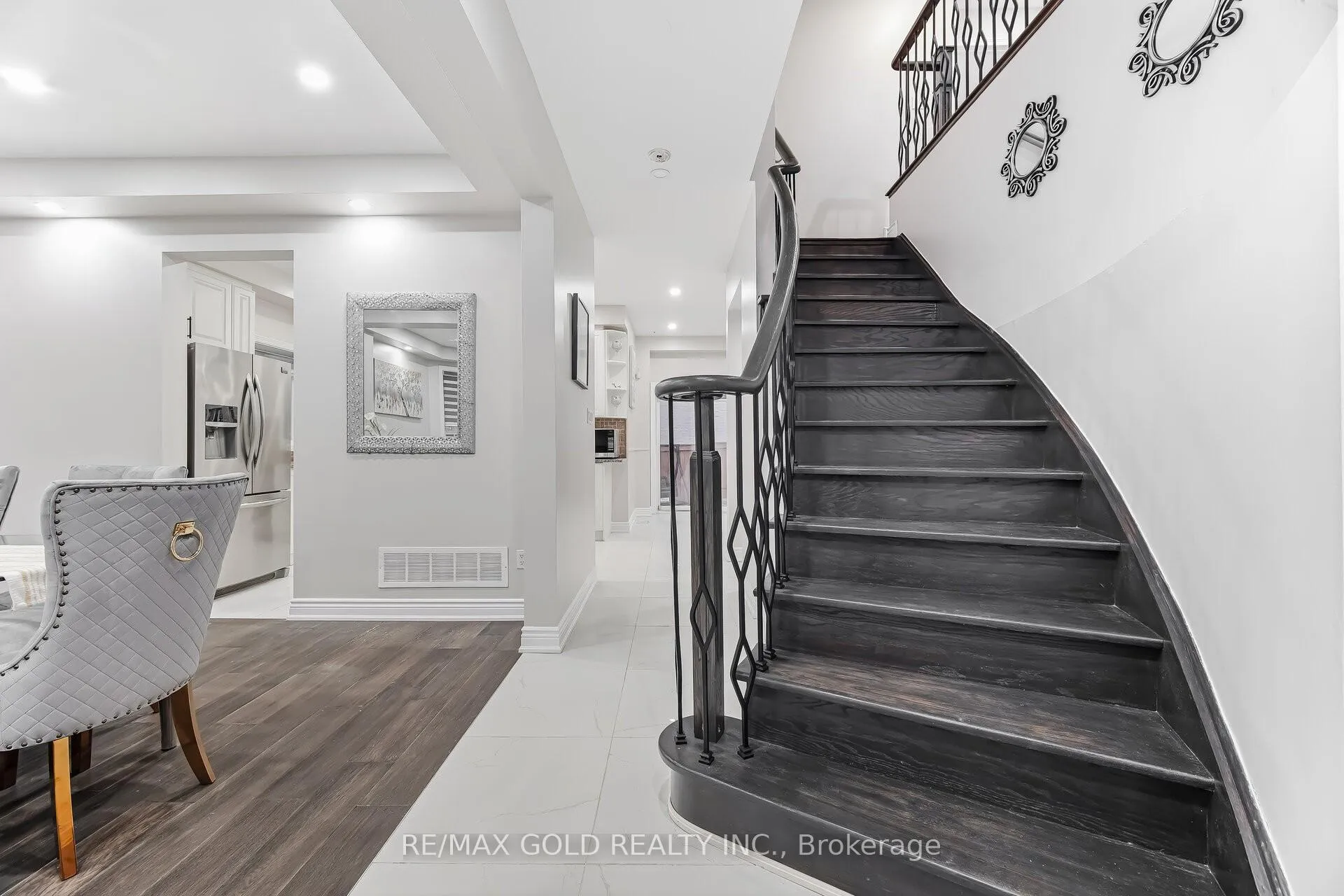 Photo 13 of 29 Laurentide Crescent, Brampton, Vales of Castlemore North — HOMEH
