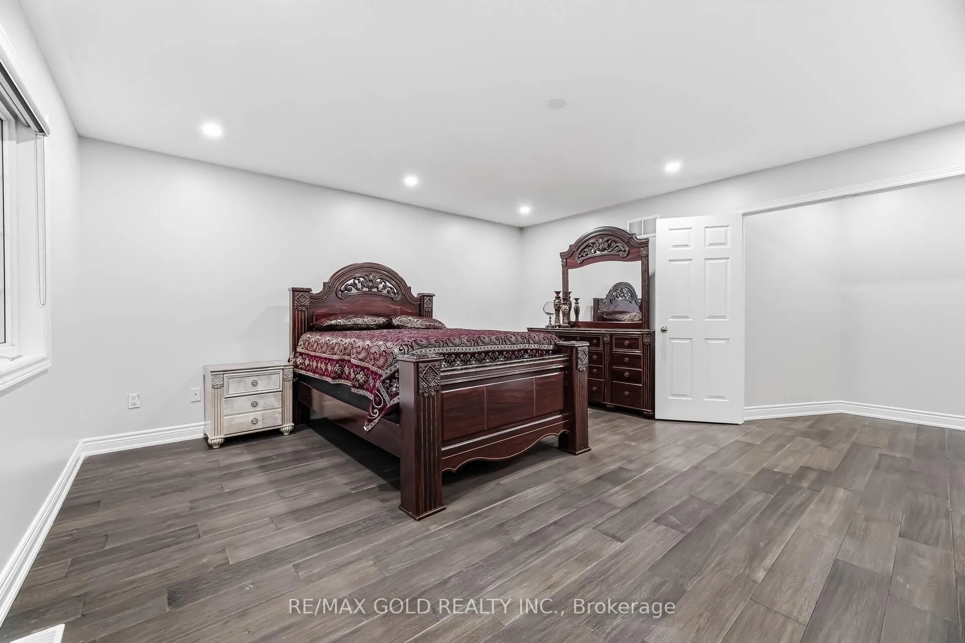 Photo 15 of 29 Laurentide Crescent, Brampton, Vales of Castlemore North — HOMEH