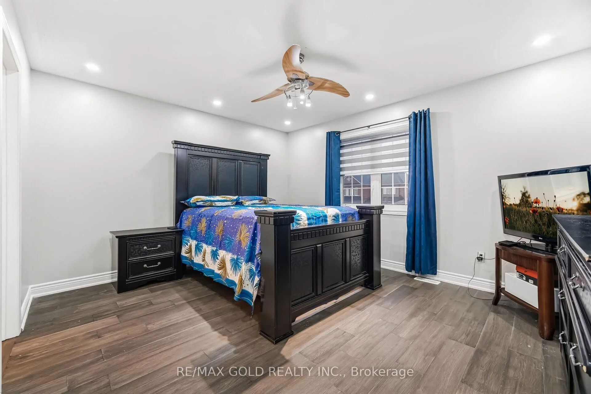 Photo 17 of 29 Laurentide Crescent, Brampton, Vales of Castlemore North — HOMEH