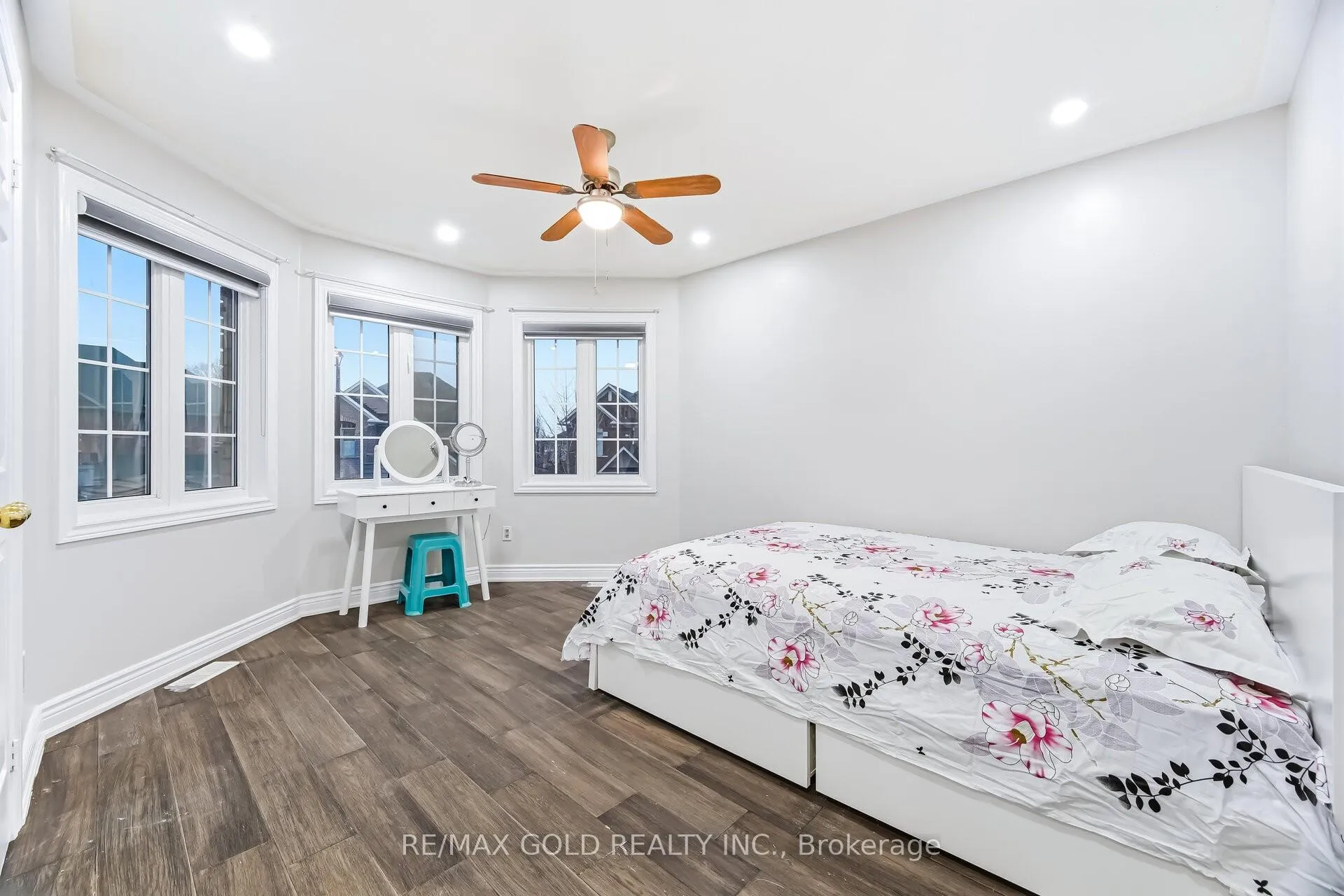 Photo 19 of 29 Laurentide Crescent, Brampton, Vales of Castlemore North — HOMEH