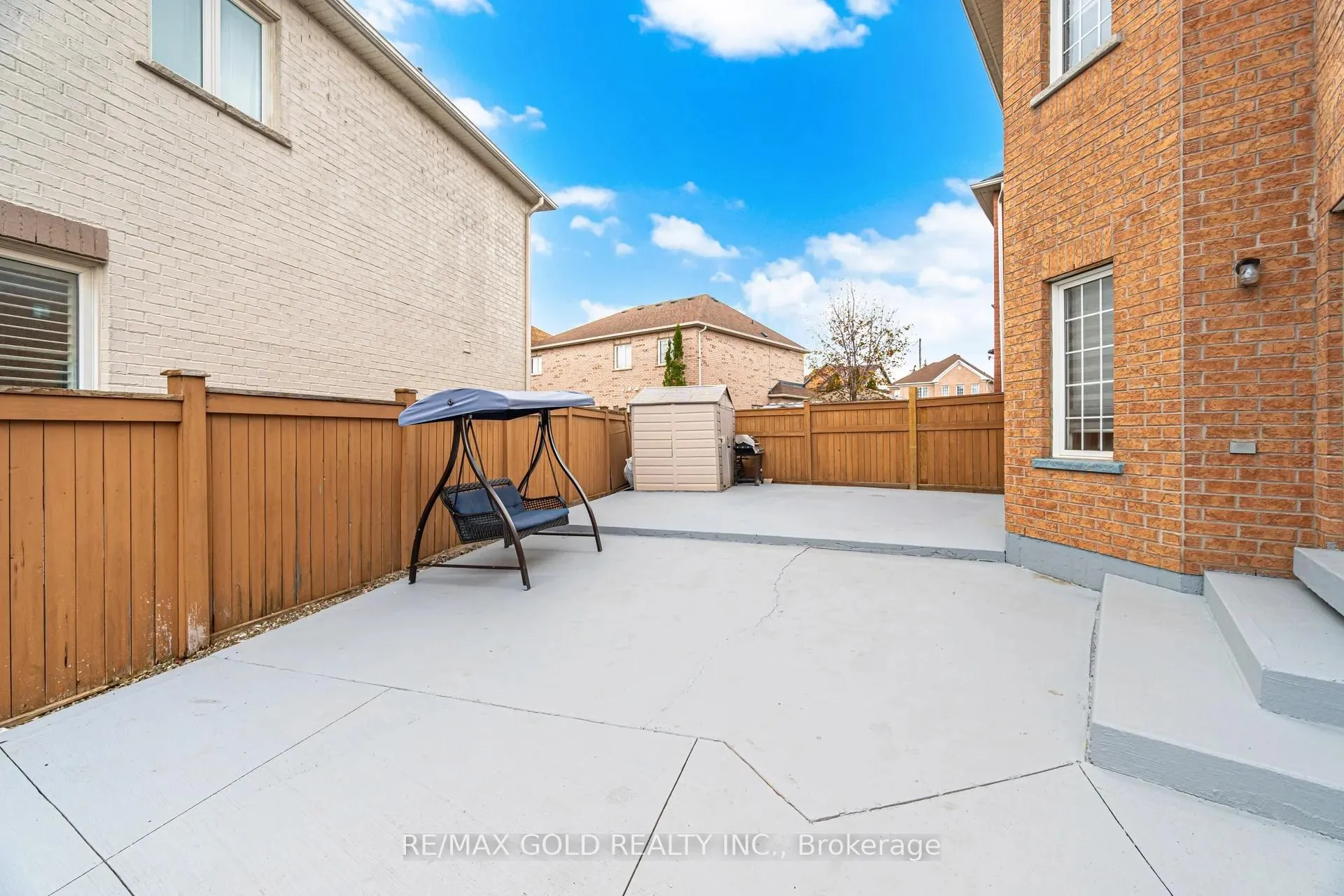 Photo 22 of 29 Laurentide Crescent, Brampton, Vales of Castlemore North — HOMEH