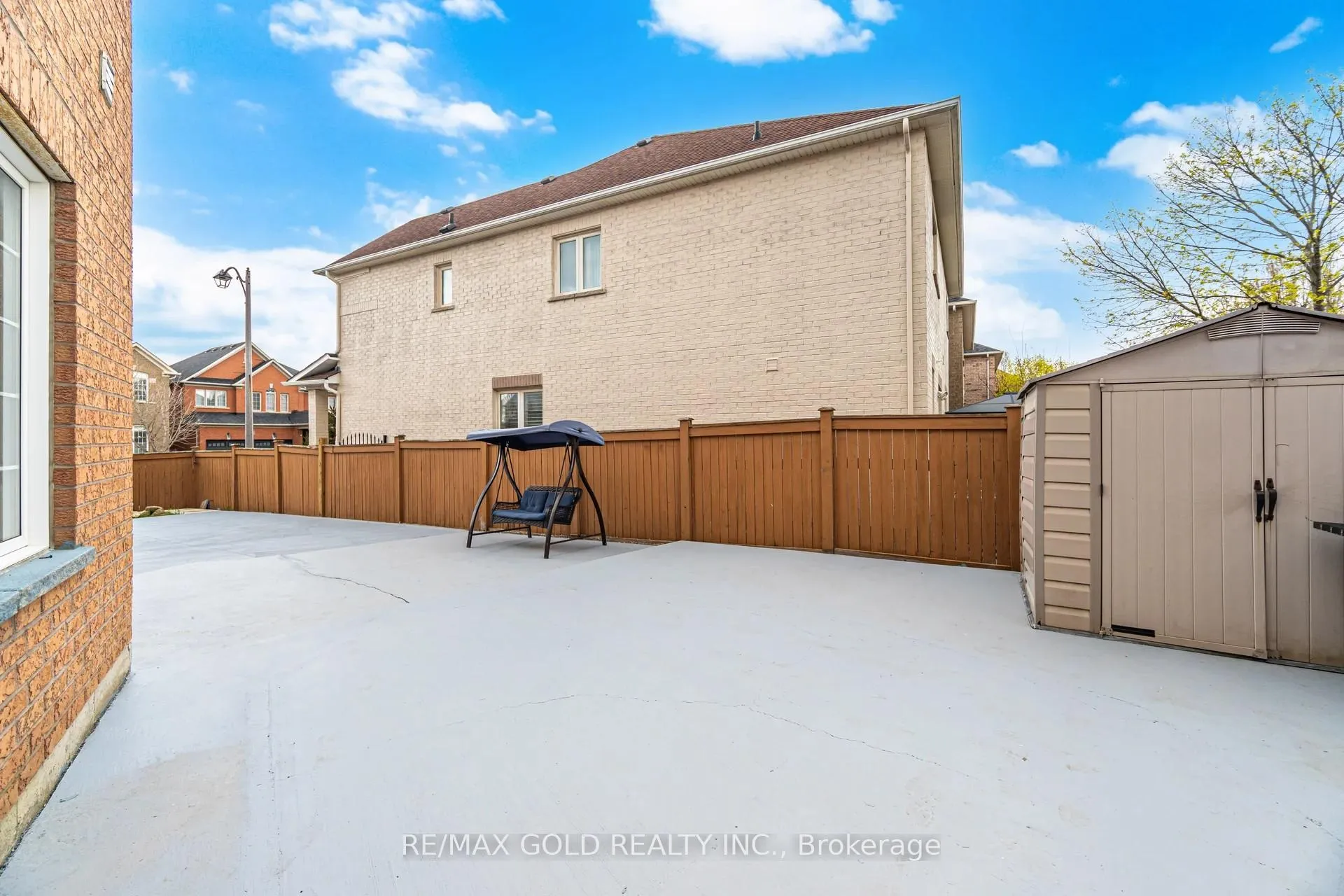 Photo 23 of 29 Laurentide Crescent, Brampton, Vales of Castlemore North — HOMEH