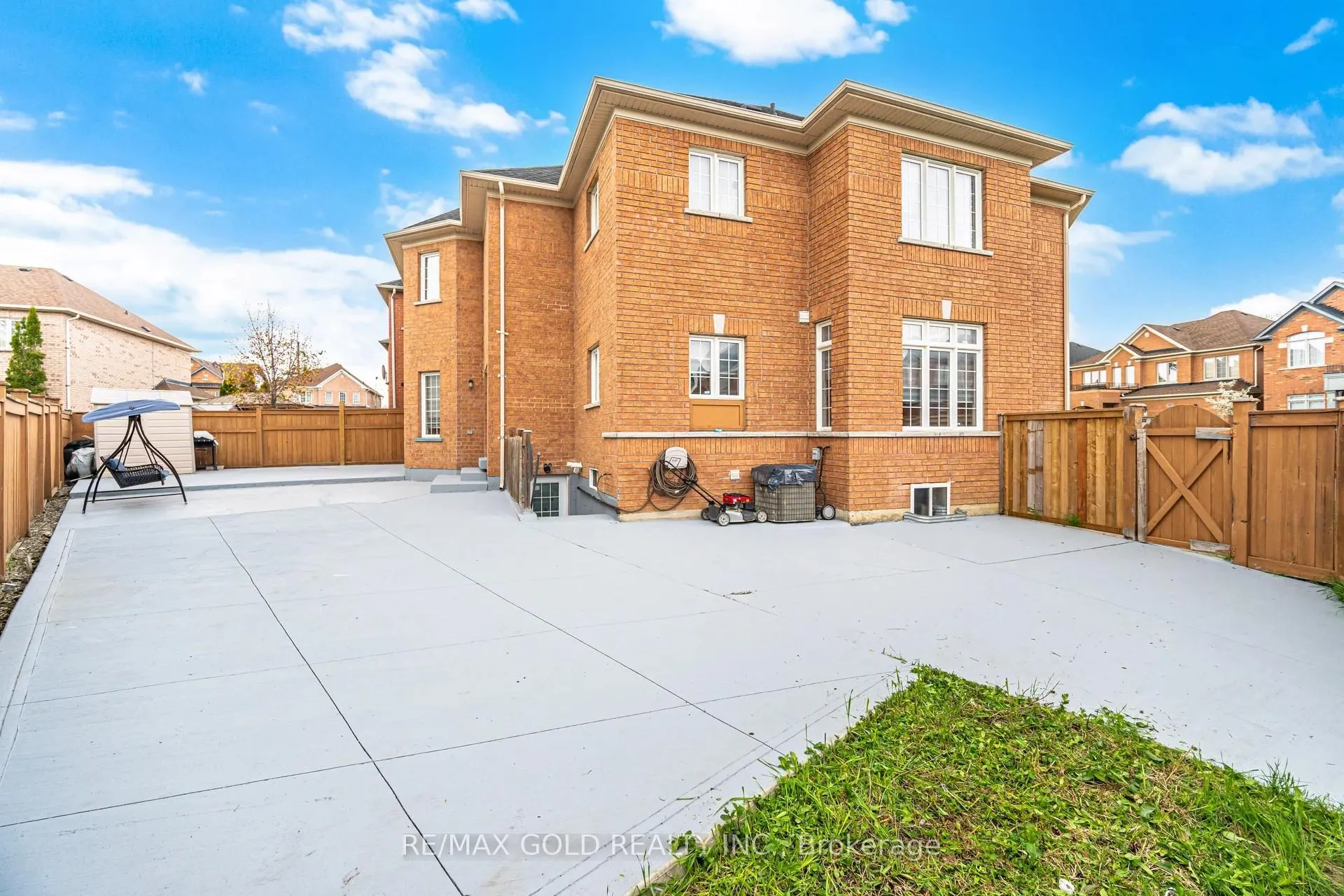 Photo 25 of 29 Laurentide Crescent, Brampton, Vales of Castlemore North — HOMEH