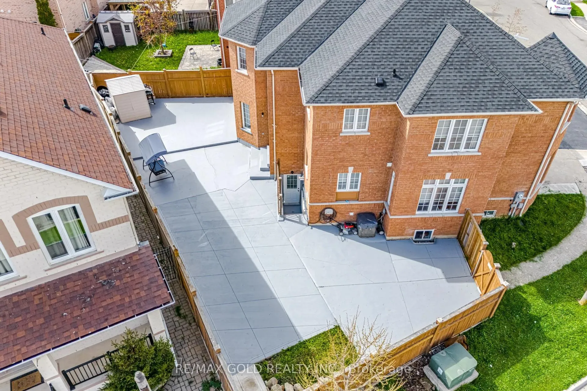 Photo 26 of 29 Laurentide Crescent, Brampton, Vales of Castlemore North — HOMEH