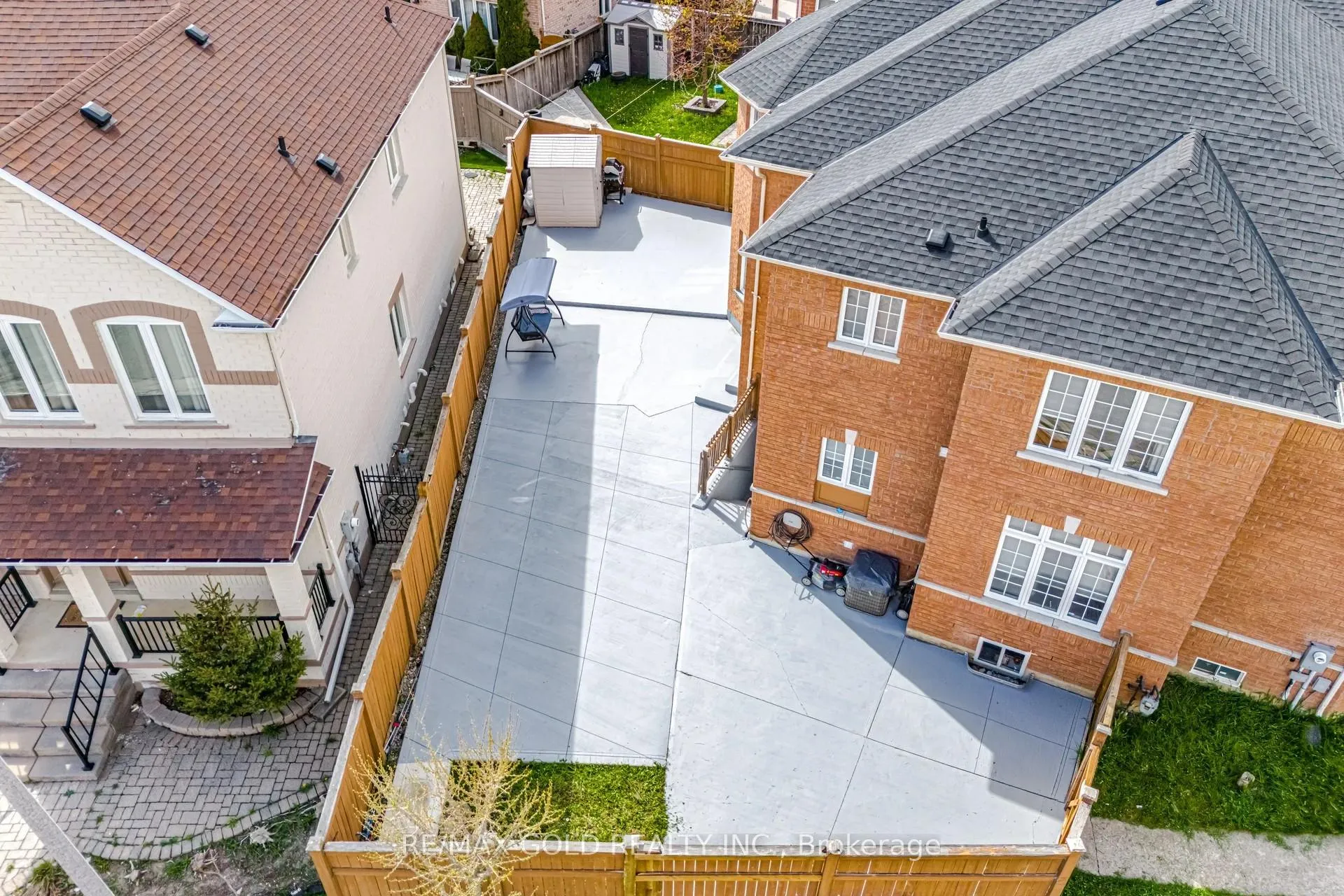 Photo 27 of 29 Laurentide Crescent, Brampton, Vales of Castlemore North — HOMEH