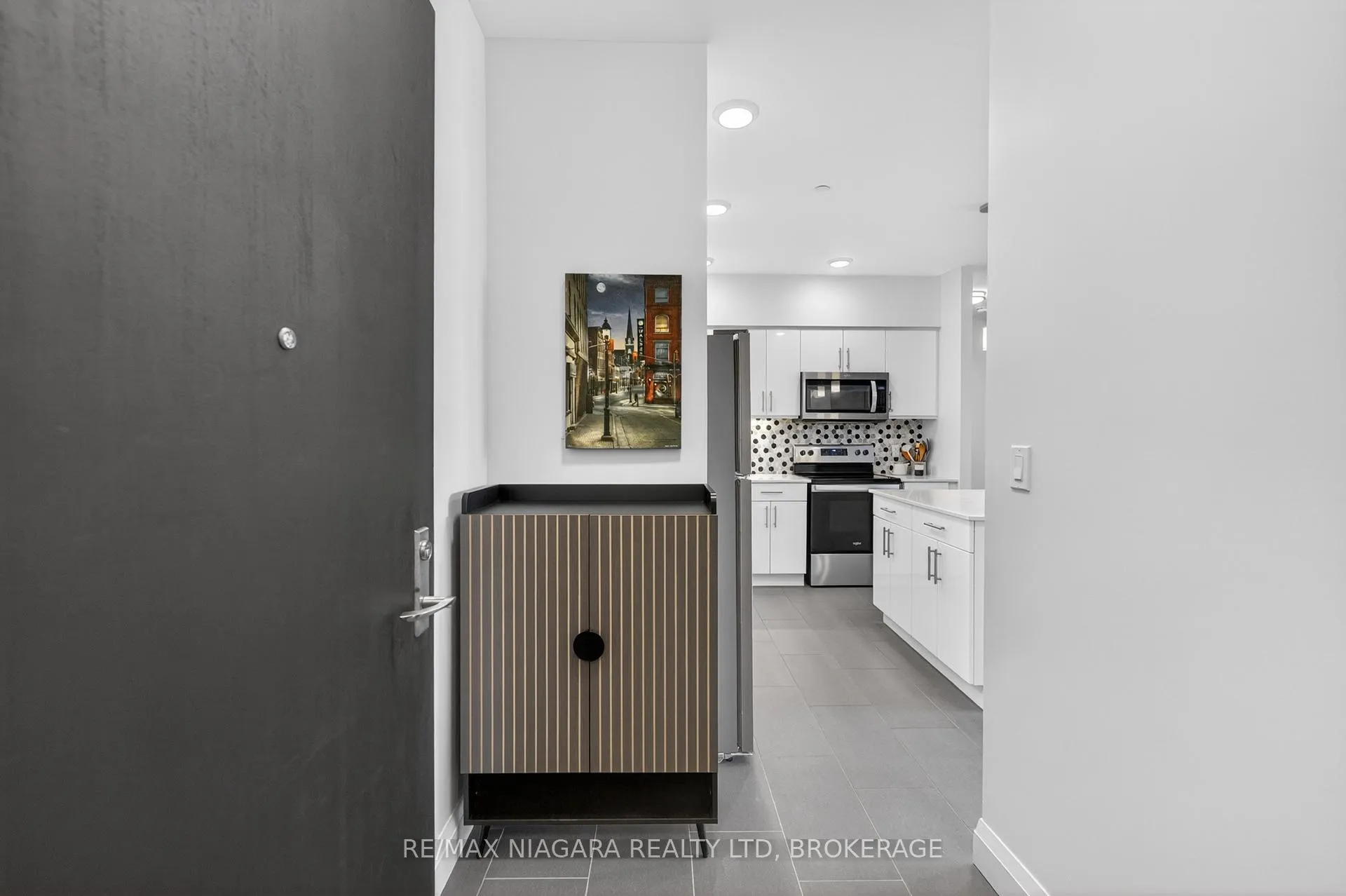 Photo 5 of Unit 403, 399 Queen Street S, Kitchener — HOMEH