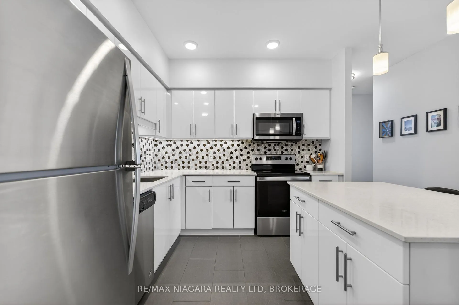 Photo 7 of Unit 403, 399 Queen Street S, Kitchener — HOMEH