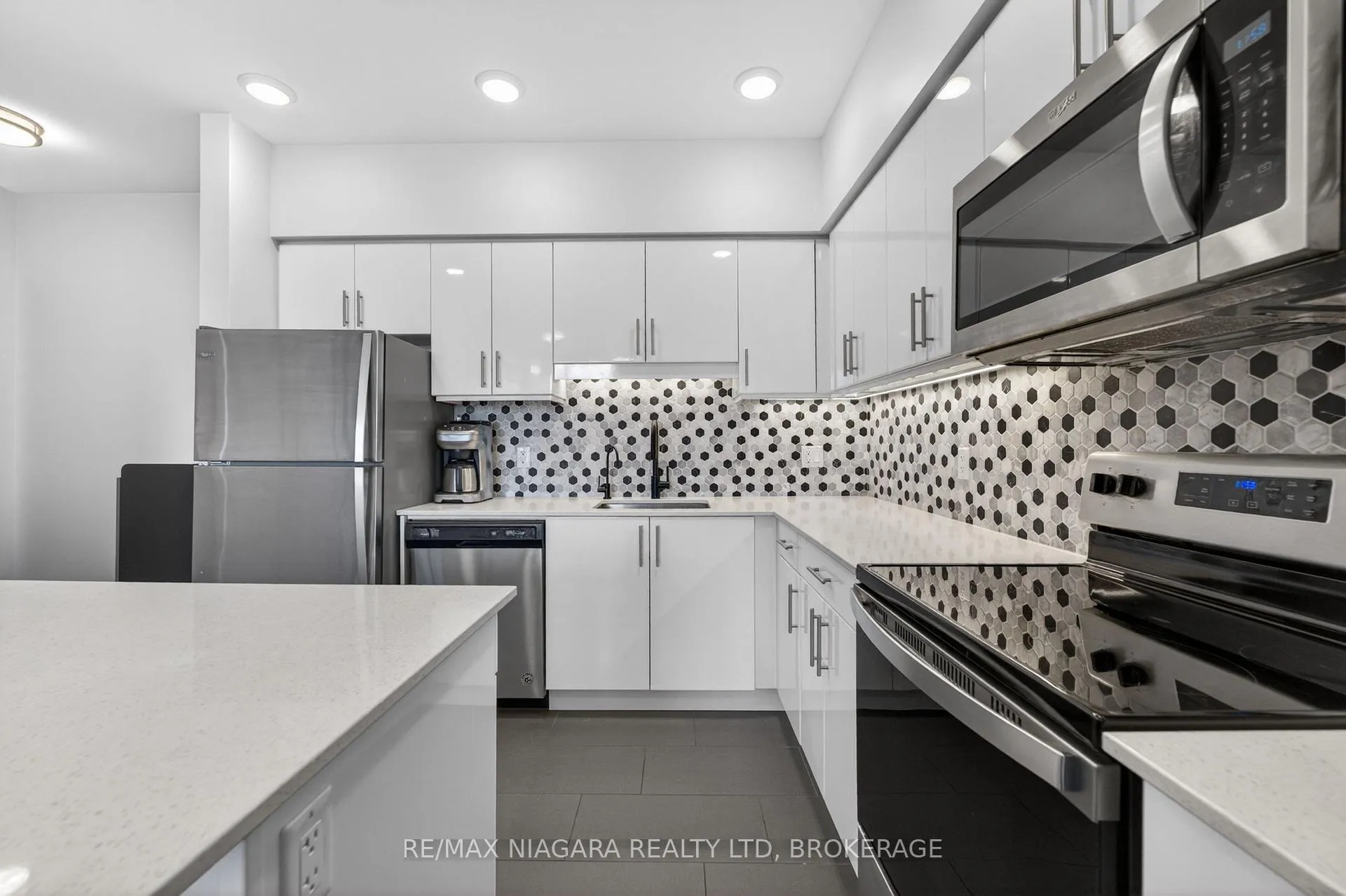 Photo 9 of Unit 403, 399 Queen Street S, Kitchener — HOMEH