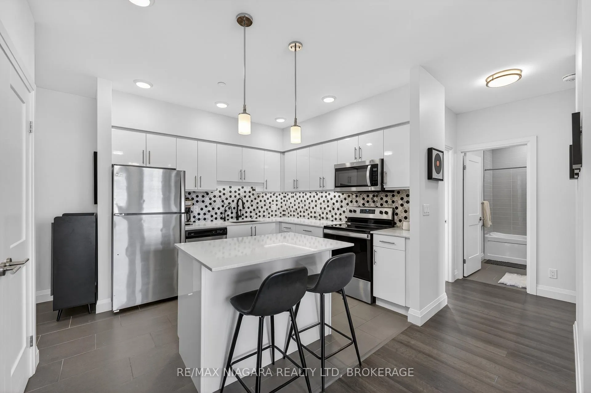 Photo 12 of Unit 403, 399 Queen Street S, Kitchener — HOMEH
