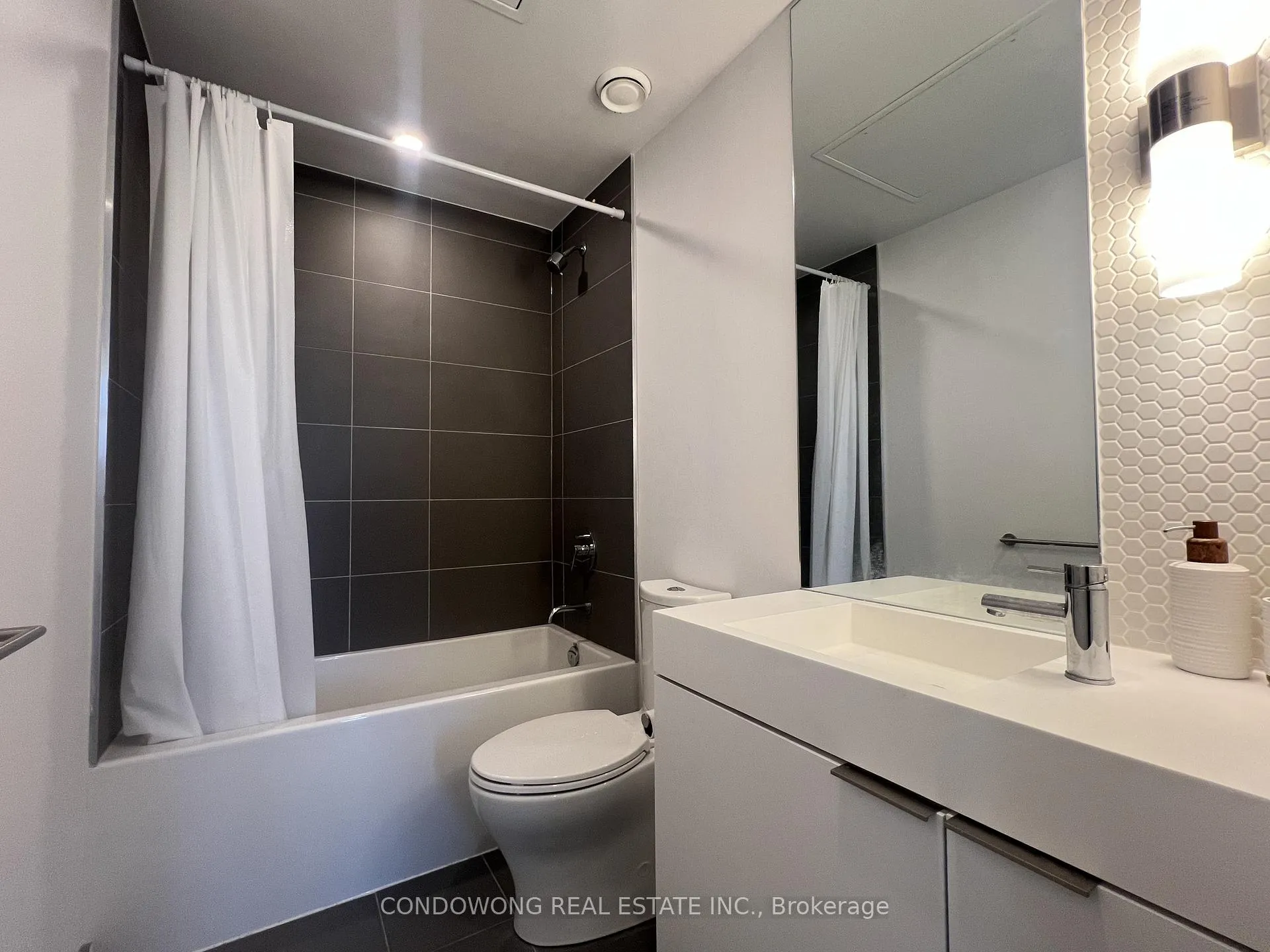 Photo 8 of Unit 1111, 33 Helendale Avenue, Toronto, Yonge-Eglinton — HOMEH