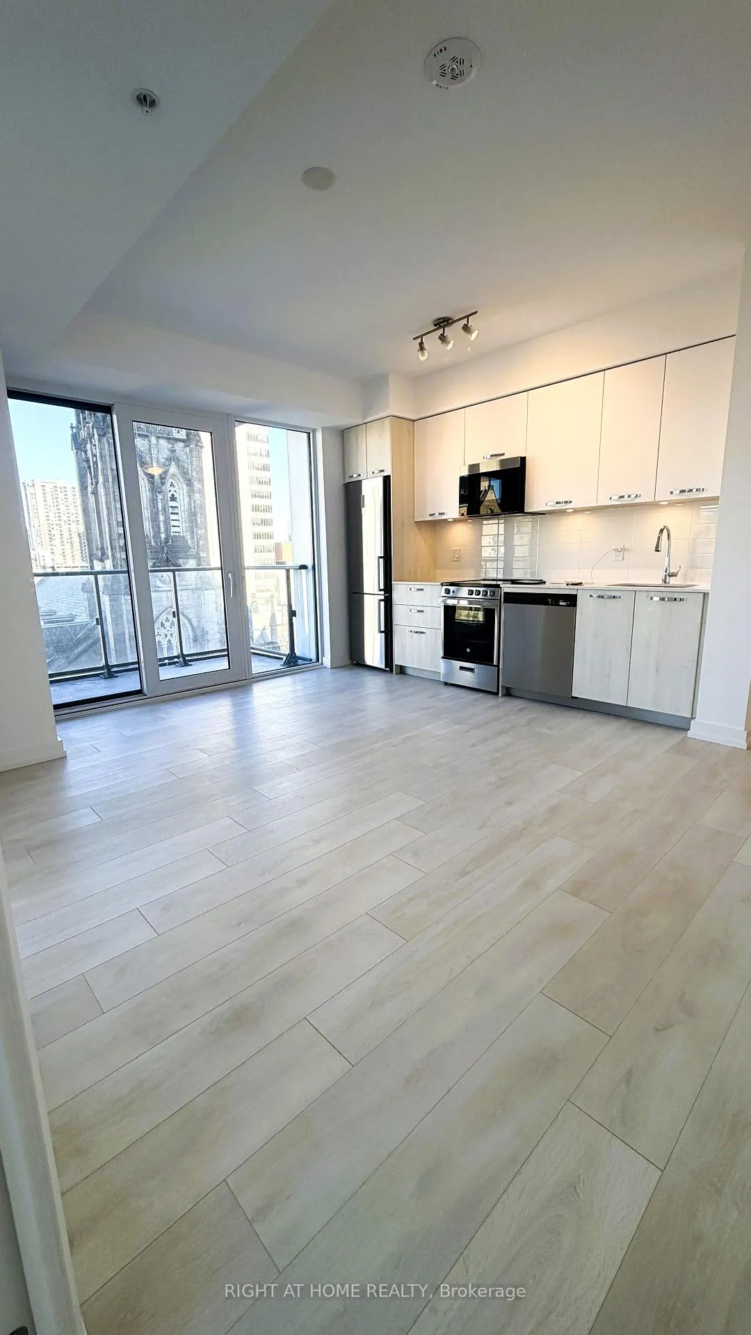 Photo 9 of Unit 626, 75 James Street S, Hamilton, Corktown — HOMEH