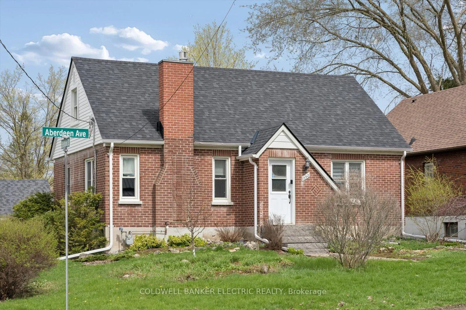 Photo 2 of 252 Aberdeen Avenue, Peterborough, Northcrest Ward 5 — HOMEH