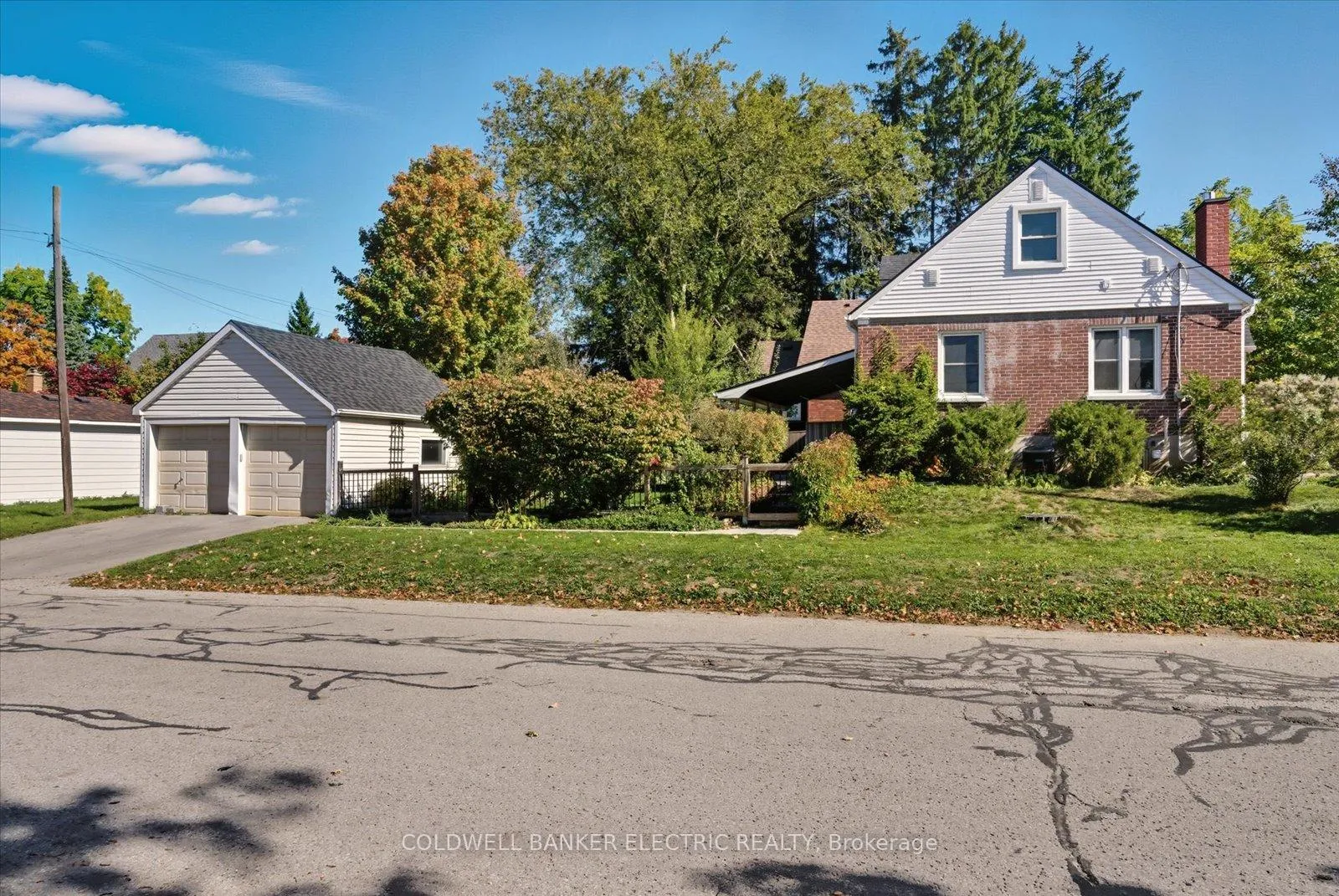 Photo 4 of 252 Aberdeen Avenue, Peterborough, Northcrest Ward 5 — HOMEH