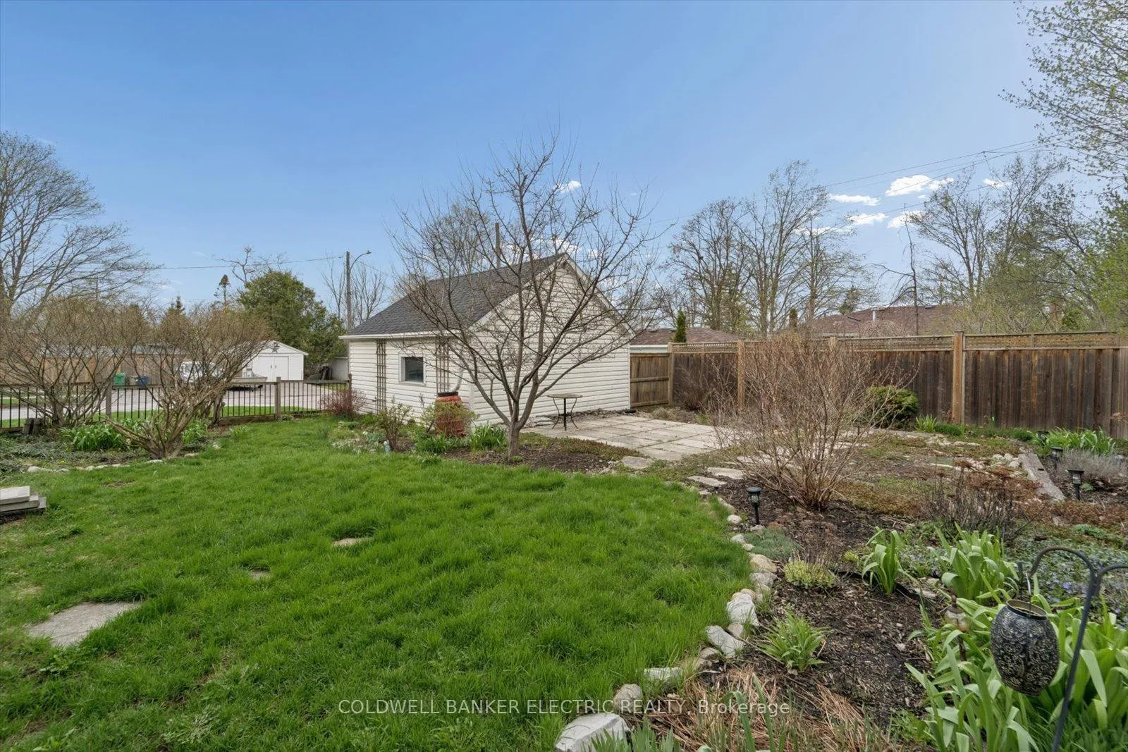 Photo 8 of 252 Aberdeen Avenue, Peterborough, Northcrest Ward 5 — HOMEH