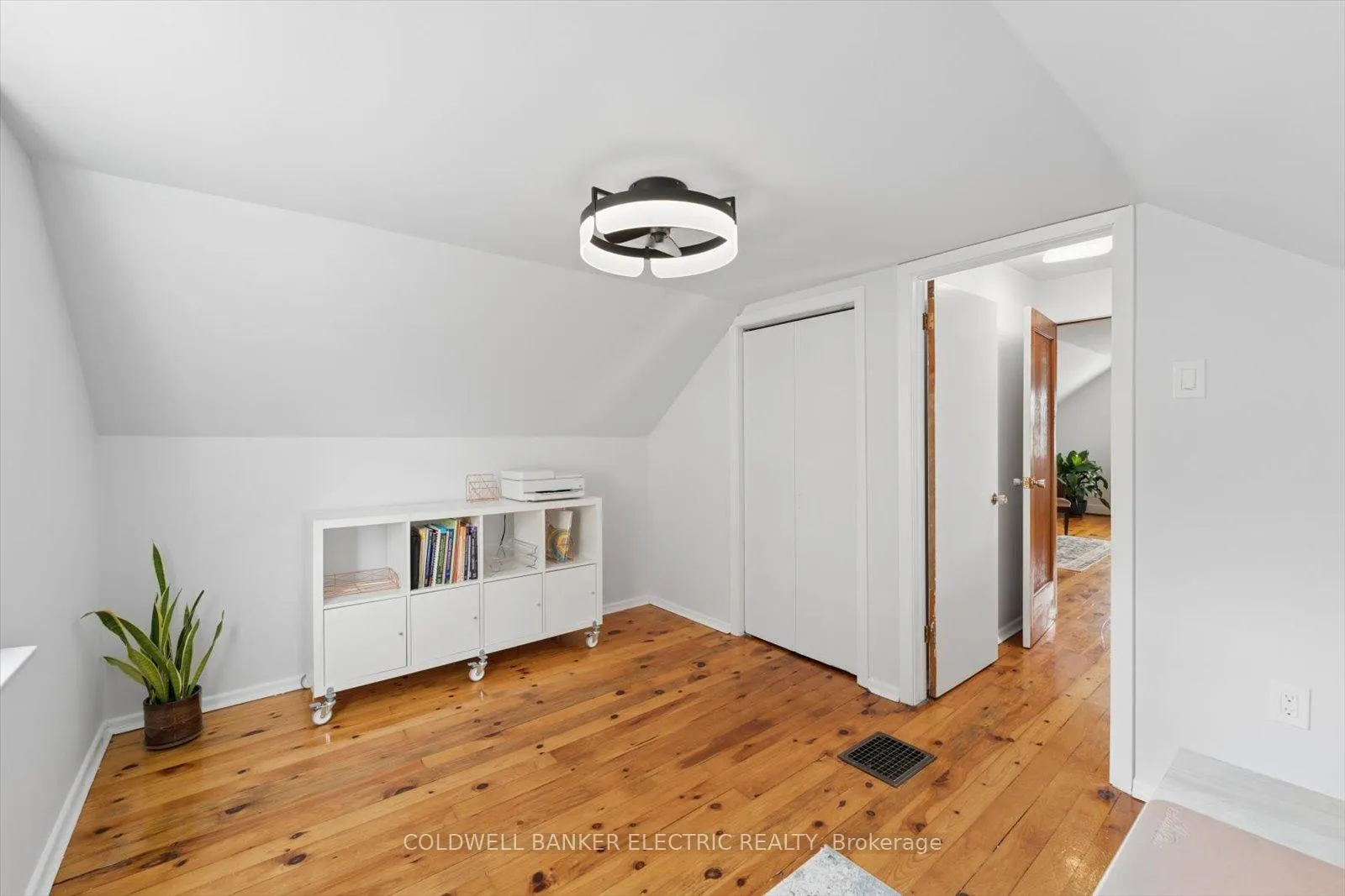 Photo 28 of 252 Aberdeen Avenue, Peterborough, Northcrest Ward 5 — HOMEH