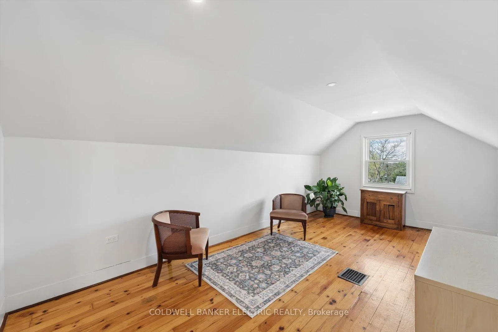 Photo 29 of 252 Aberdeen Avenue, Peterborough, Northcrest Ward 5 — HOMEH