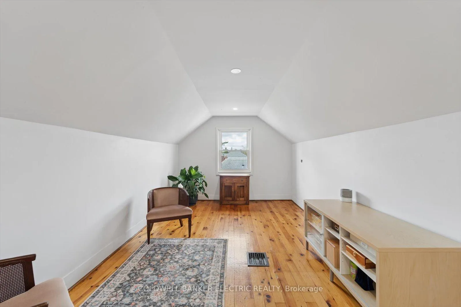 Photo 31 of 252 Aberdeen Avenue, Peterborough, Northcrest Ward 5 — HOMEH