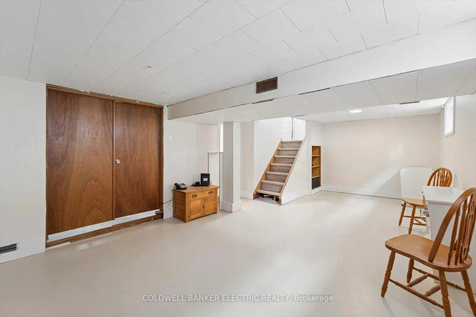 Photo 32 of 252 Aberdeen Avenue, Peterborough, Northcrest Ward 5 — HOMEH