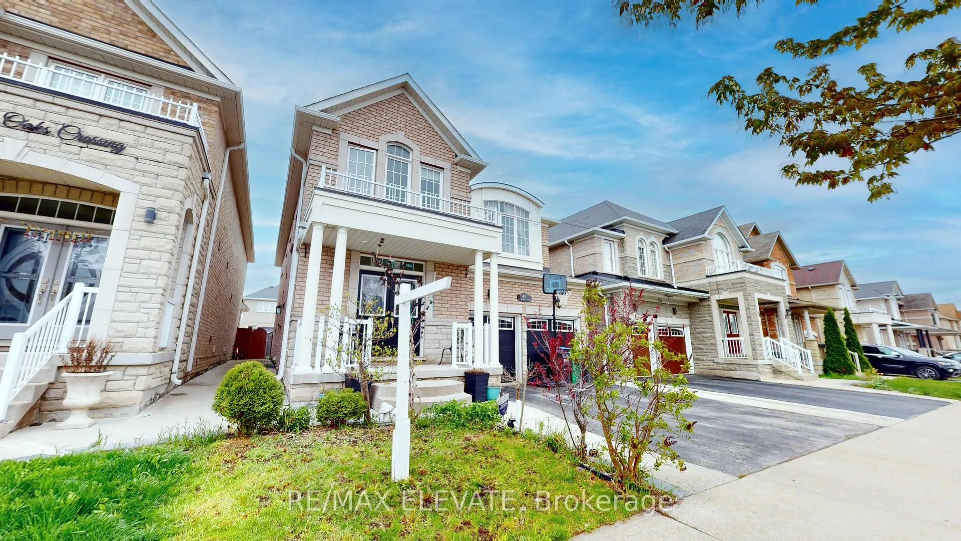 Photo 2 of 45 Castle Oaks Cross, Brampton, Bram East — HOMEH