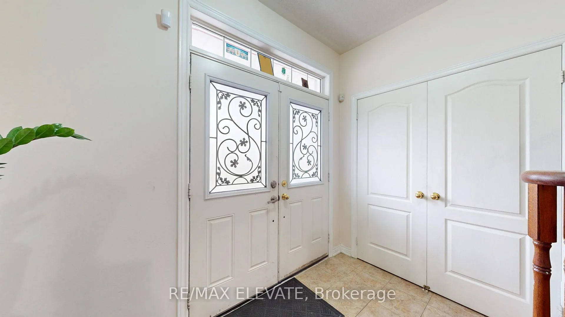Photo 4 of 45 Castle Oaks Cross, Brampton, Bram East — HOMEH