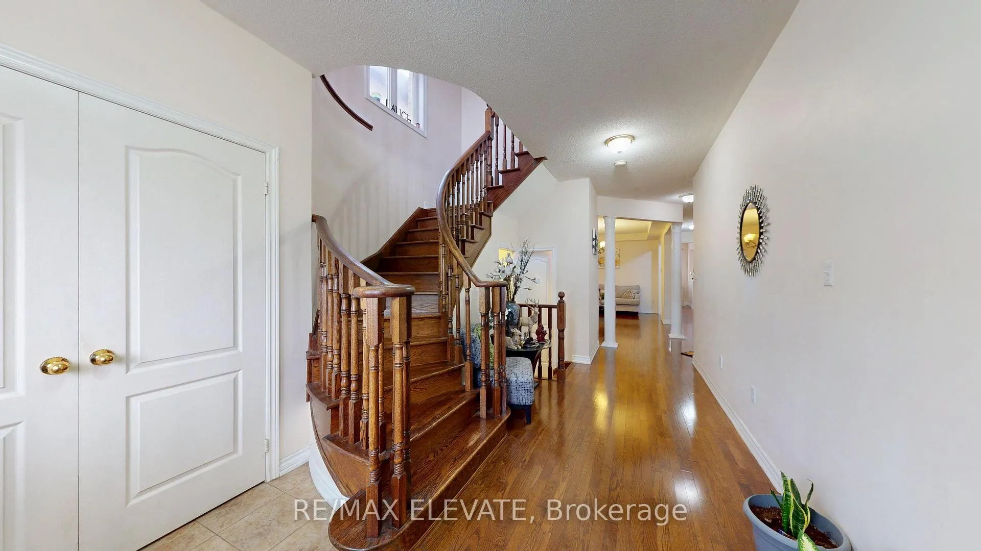 Photo 5 of 45 Castle Oaks Cross, Brampton, Bram East — HOMEH