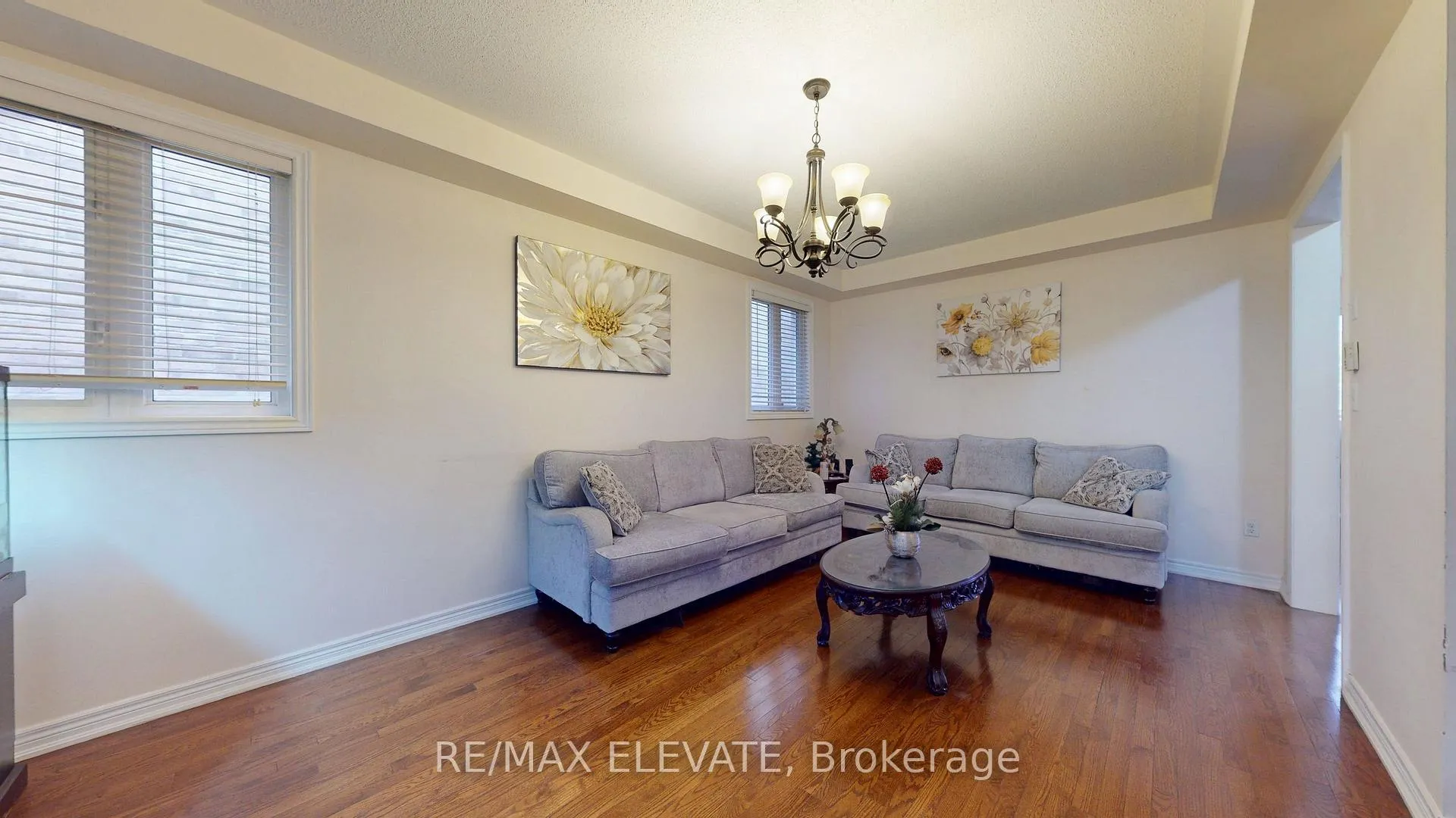 Photo 6 of 45 Castle Oaks Cross, Brampton, Bram East — HOMEH