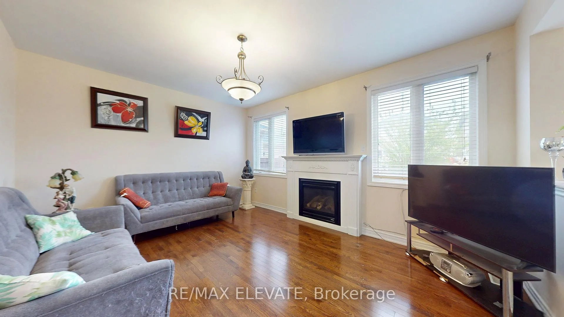Photo 9 of 45 Castle Oaks Cross, Brampton, Bram East — HOMEH
