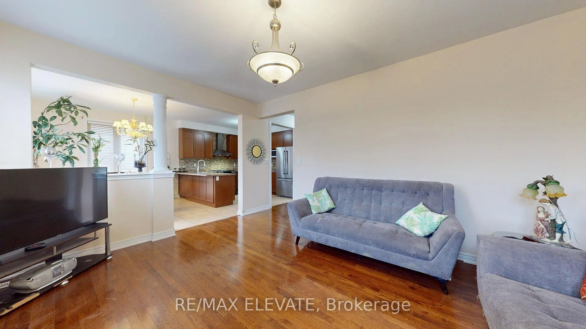 Photo 11 of 45 Castle Oaks Cross, Brampton, Bram East — HOMEH