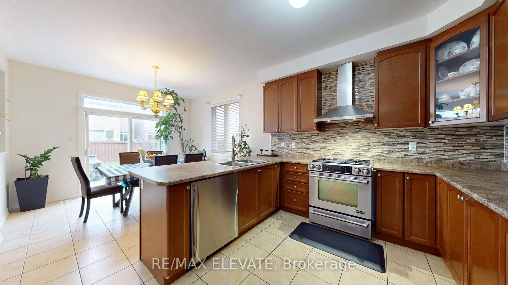 Photo 15 of 45 Castle Oaks Cross, Brampton, Bram East — HOMEH