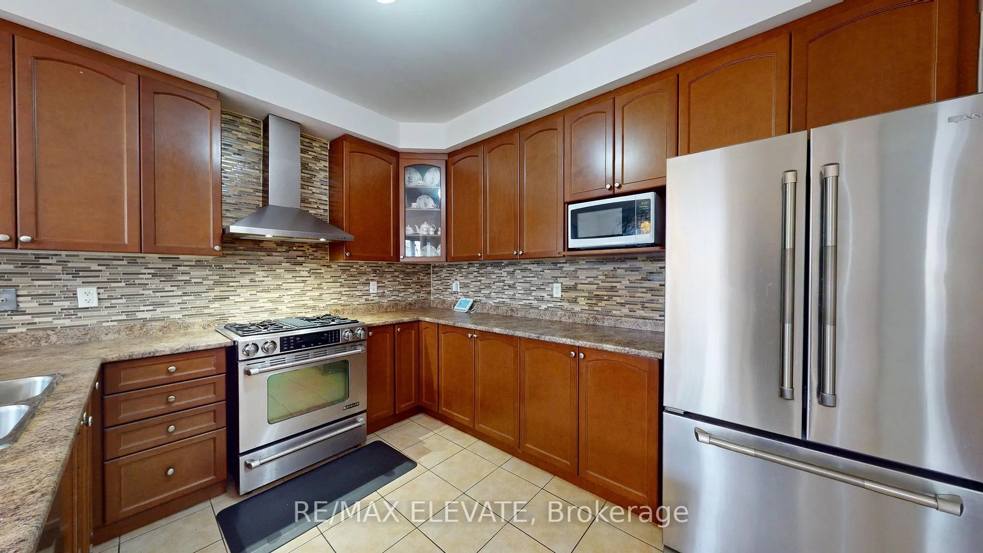 Photo 17 of 45 Castle Oaks Cross, Brampton, Bram East — HOMEH