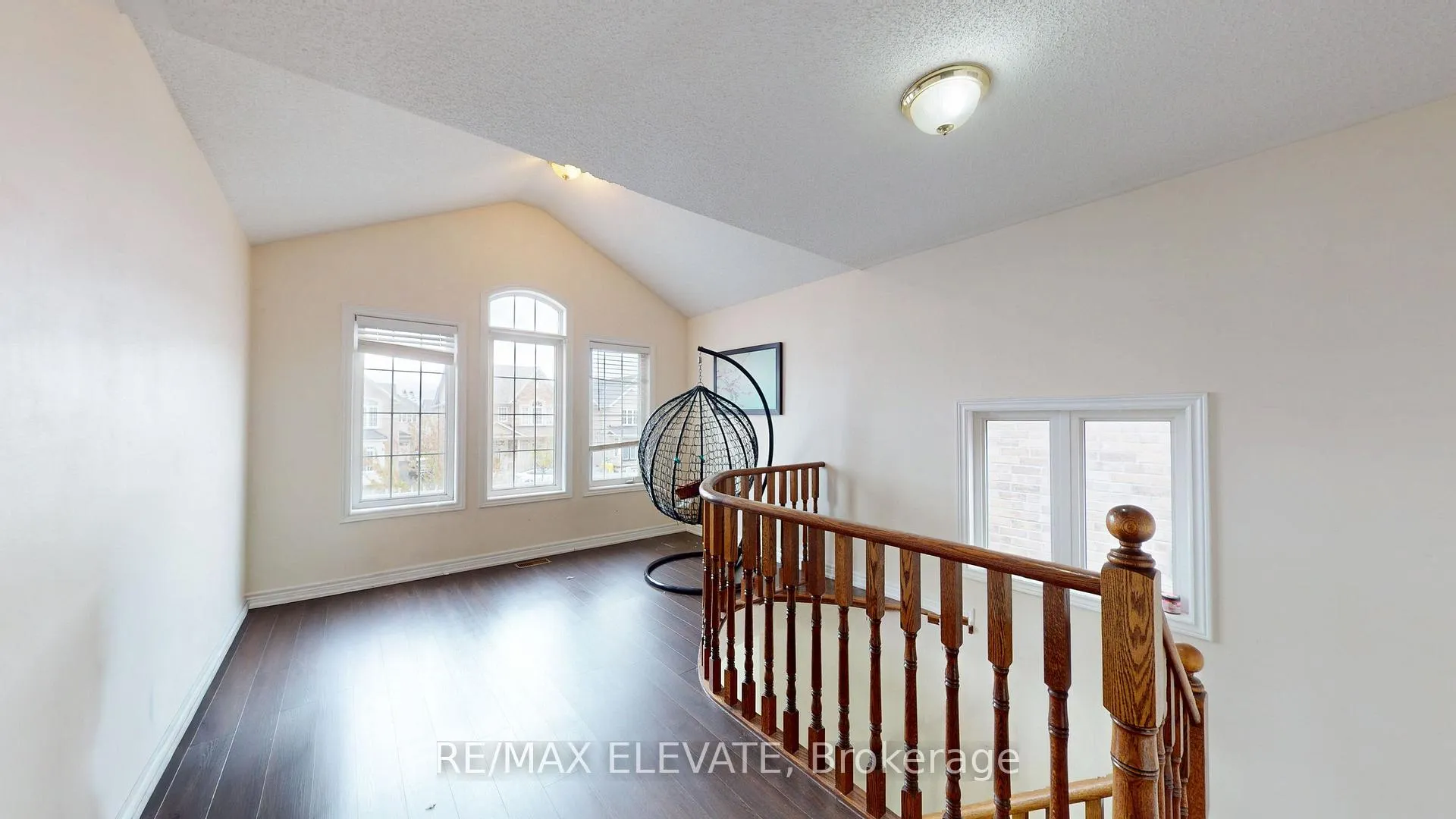 Photo 19 of 45 Castle Oaks Cross, Brampton, Bram East — HOMEH