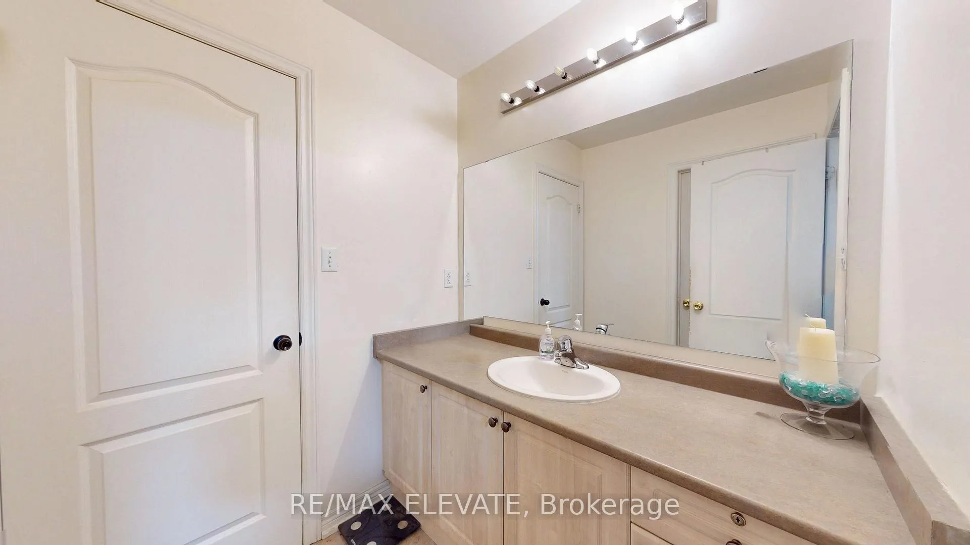 Photo 26 of 45 Castle Oaks Cross, Brampton, Bram East — HOMEH