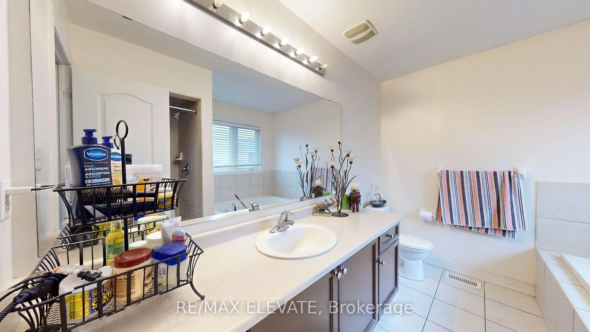 Photo 31 of 45 Castle Oaks Cross, Brampton, Bram East — HOMEH