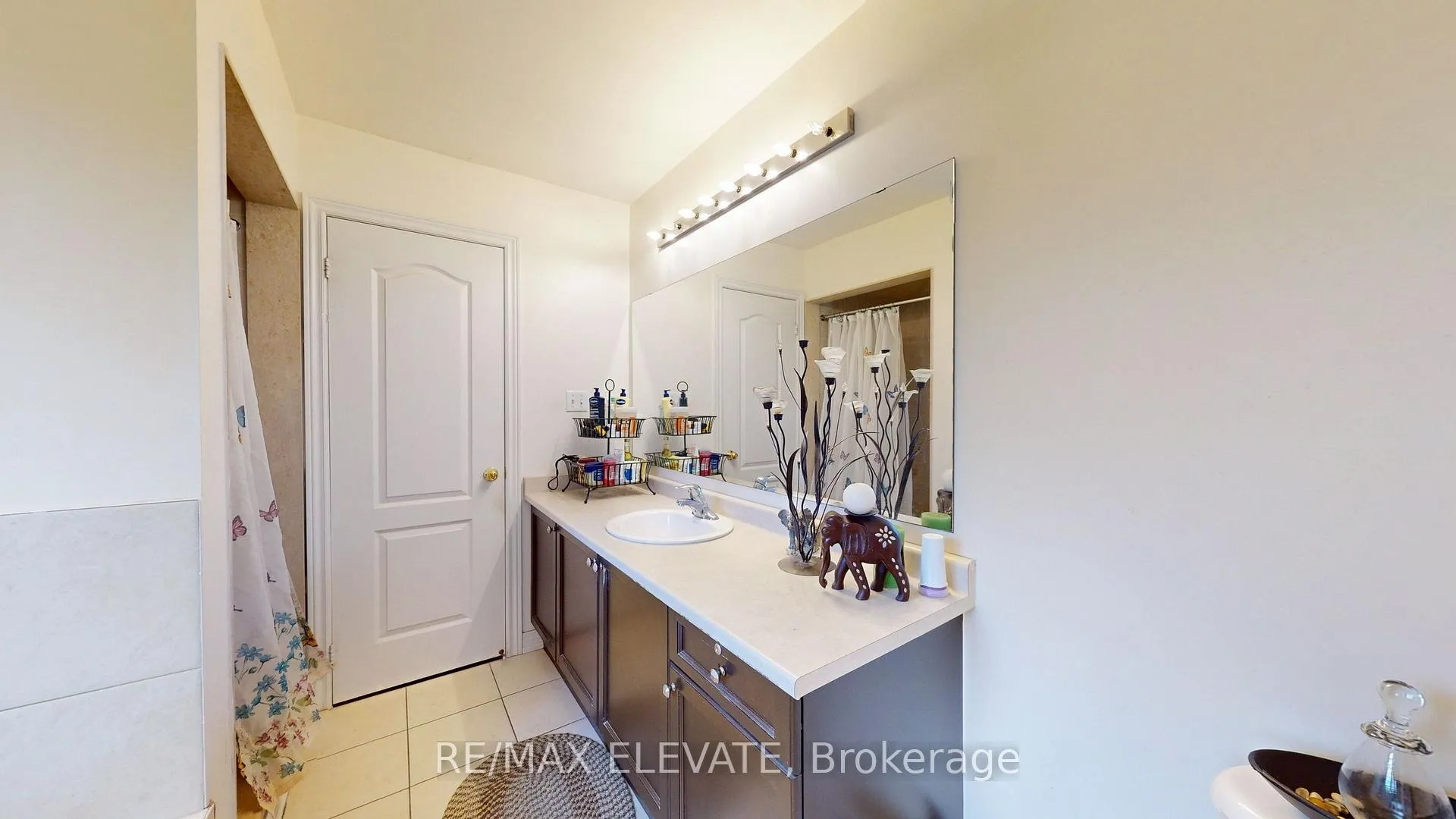 Photo 32 of 45 Castle Oaks Cross, Brampton, Bram East — HOMEH