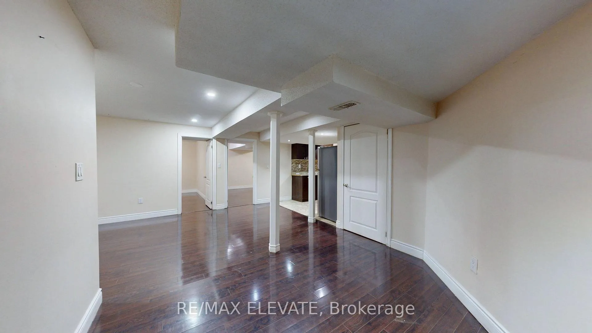 Photo 37 of 45 Castle Oaks Cross, Brampton, Bram East — HOMEH