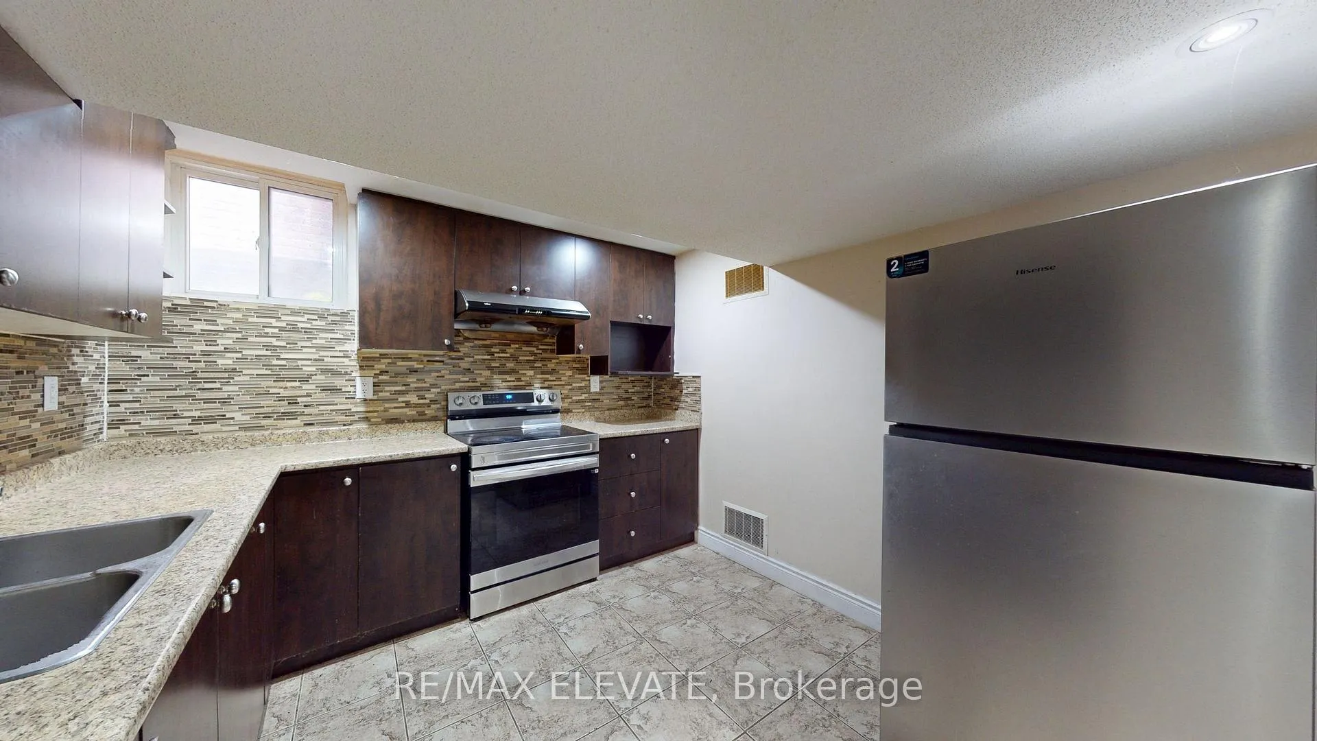 Photo 38 of 45 Castle Oaks Cross, Brampton, Bram East — HOMEH