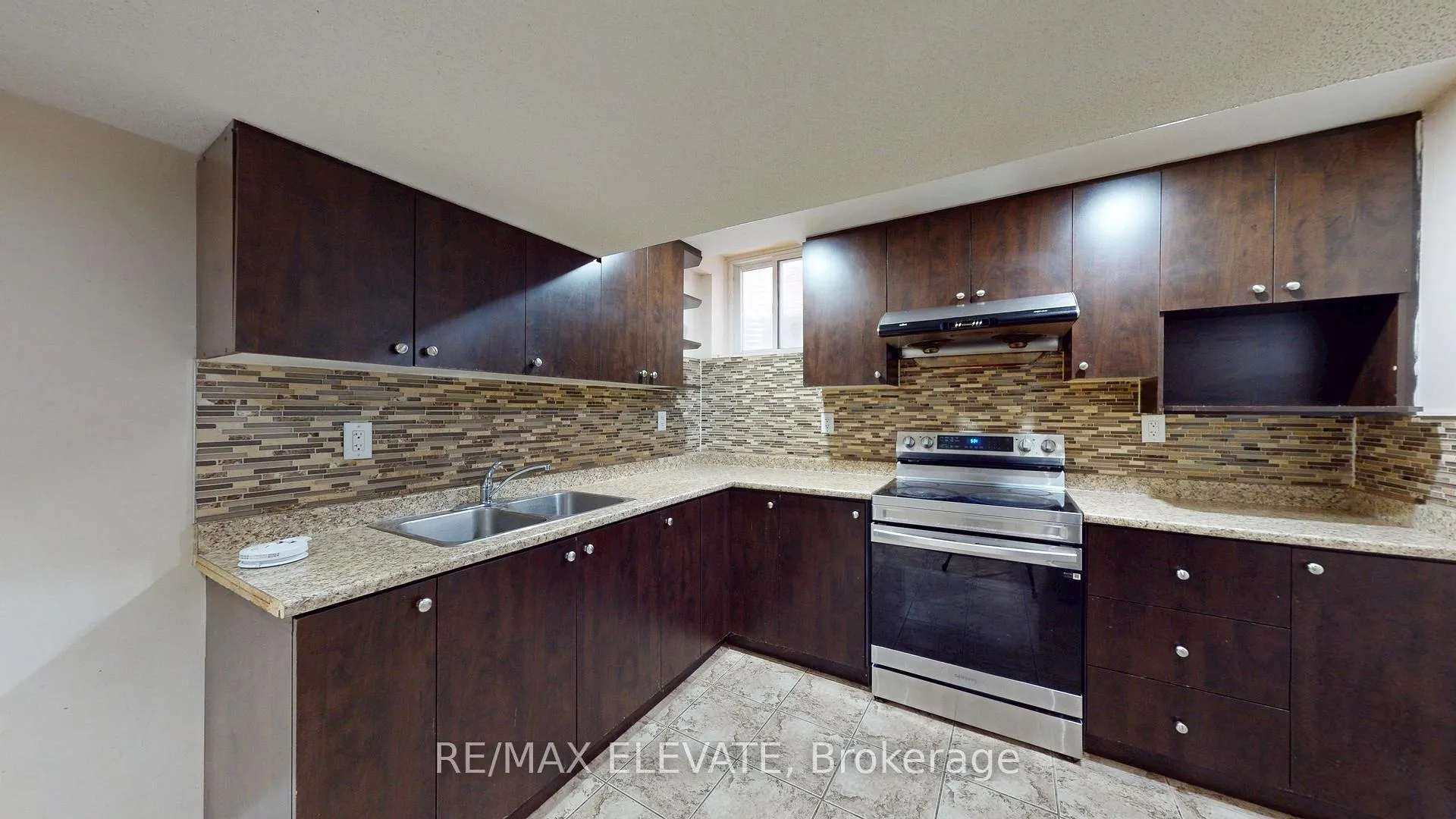 Photo 39 of 45 Castle Oaks Cross, Brampton, Bram East — HOMEH