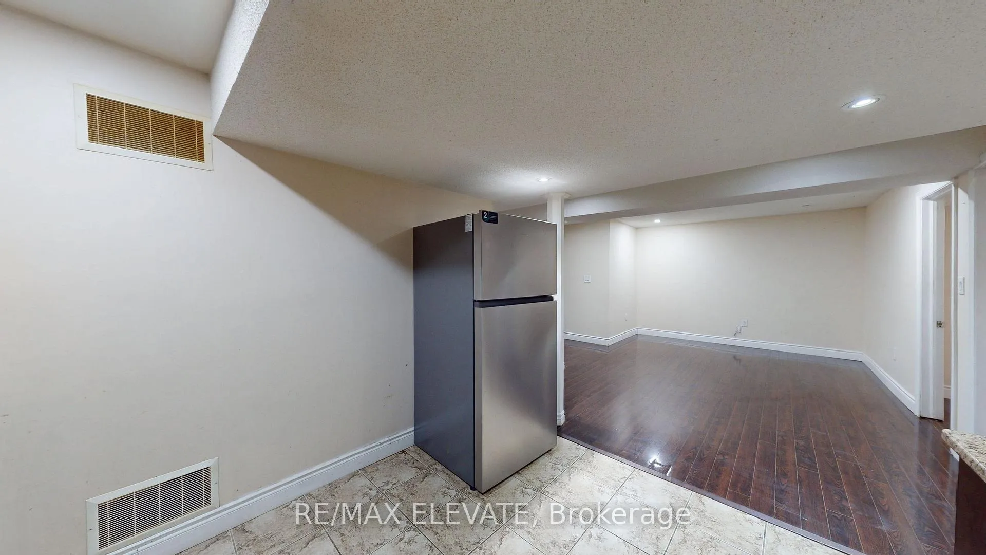 Photo 40 of 45 Castle Oaks Cross, Brampton, Bram East — HOMEH