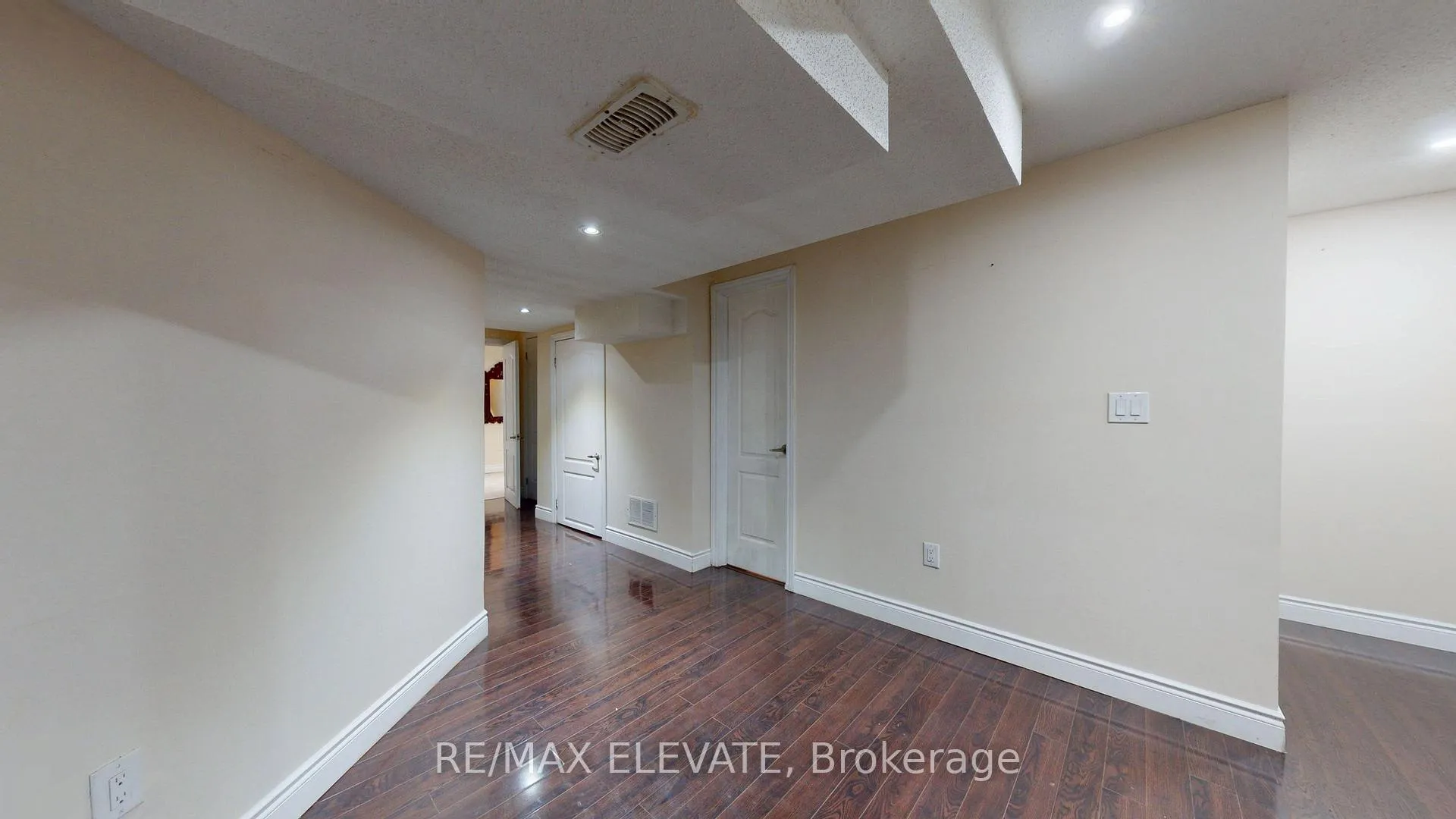Photo 44 of 45 Castle Oaks Cross, Brampton, Bram East — HOMEH