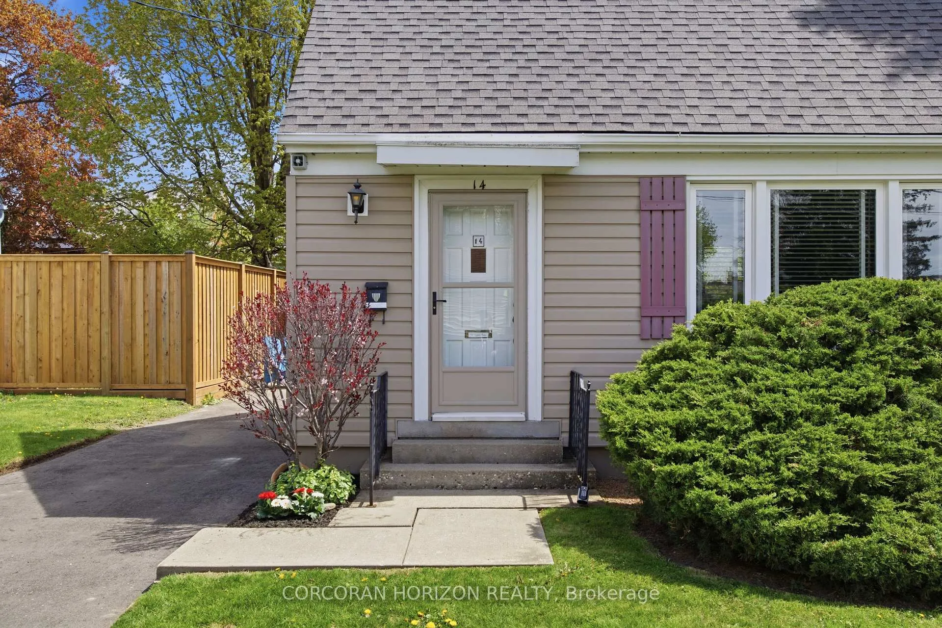 Photo 5 of 14 Lorne Crescent, Kitchener — HOMEH