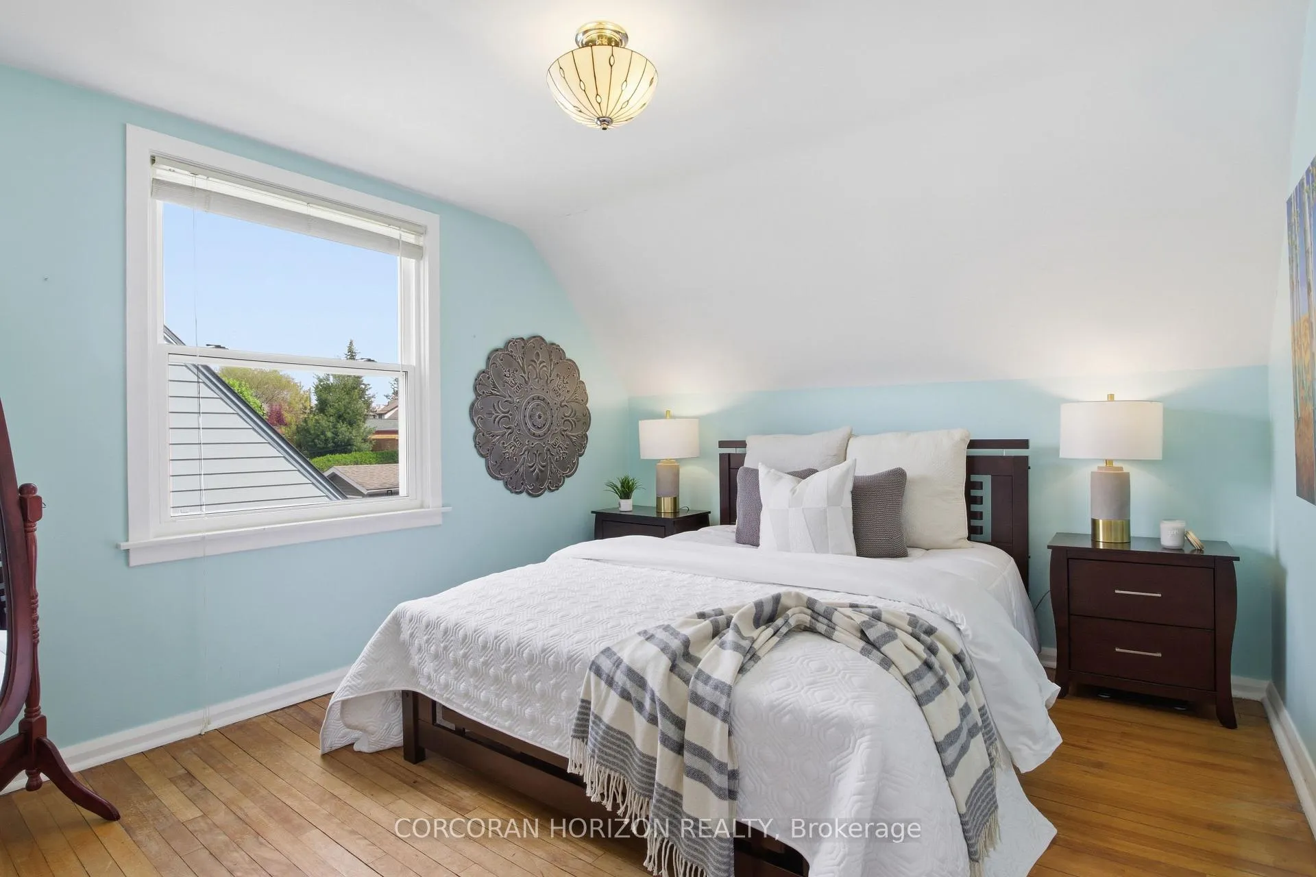 Photo 21 of 14 Lorne Crescent, Kitchener — HOMEH