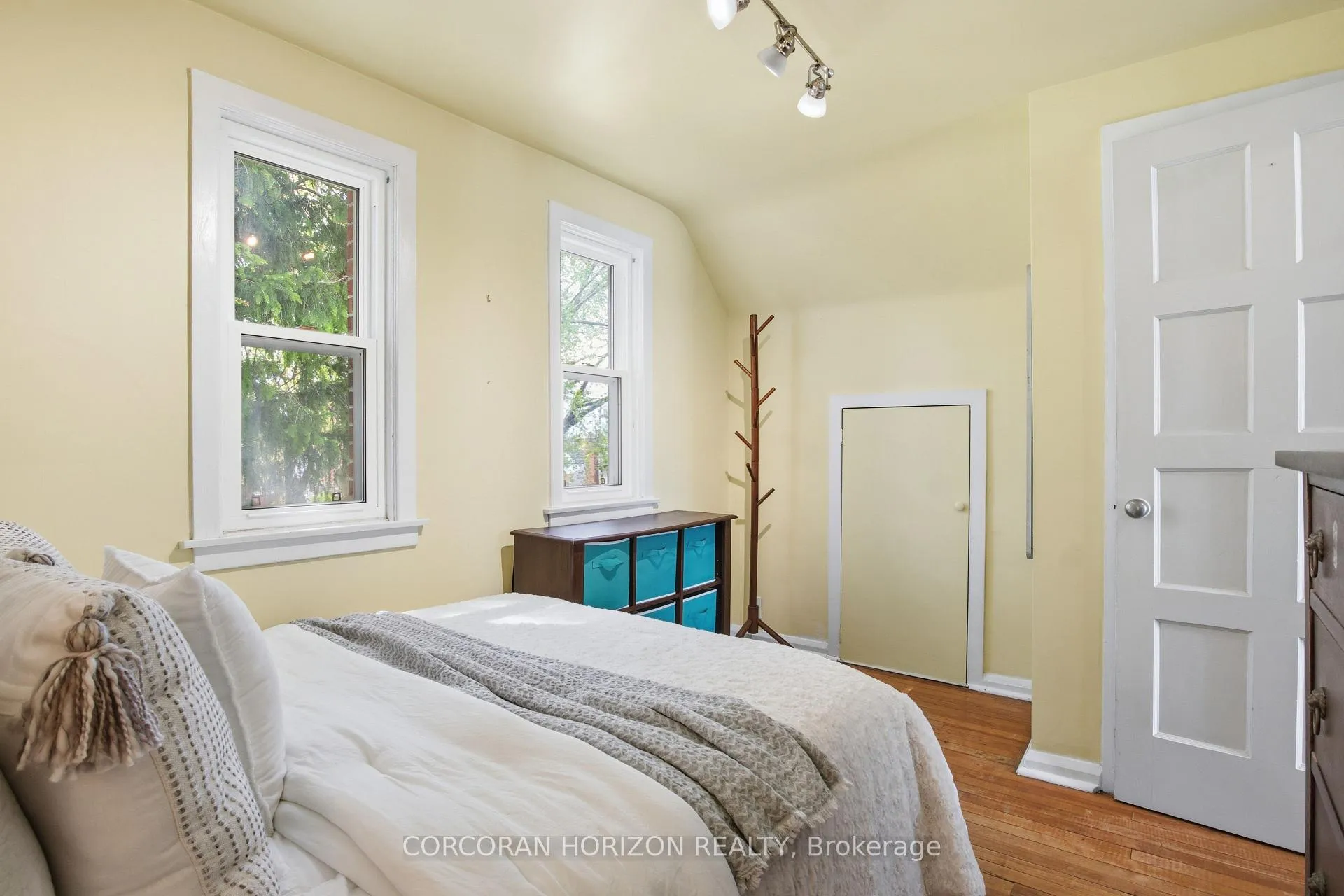 Photo 25 of 14 Lorne Crescent, Kitchener — HOMEH