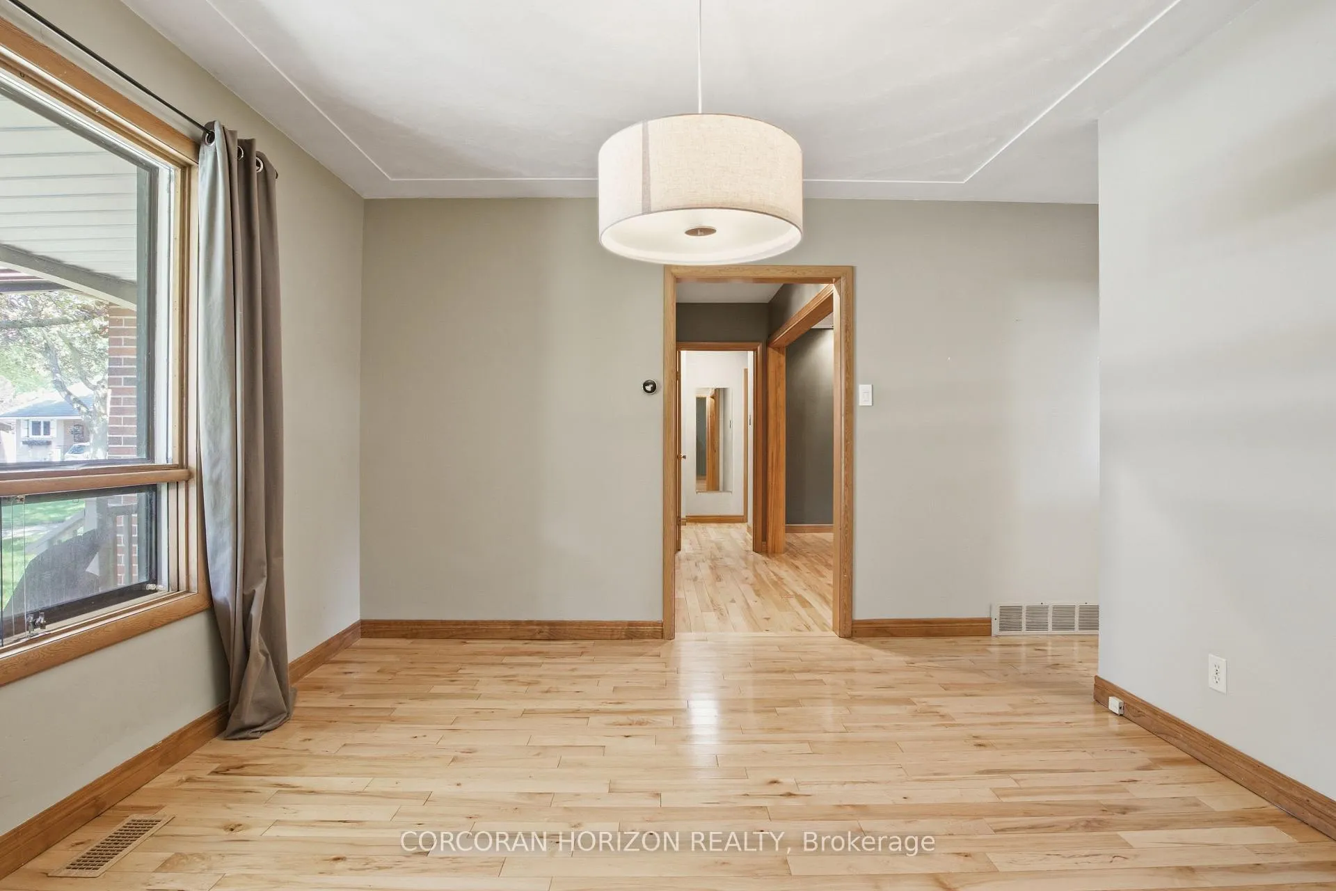 Photo 18 of 34 Yule Place, Kitchener, Stanley Park — HOMEH
