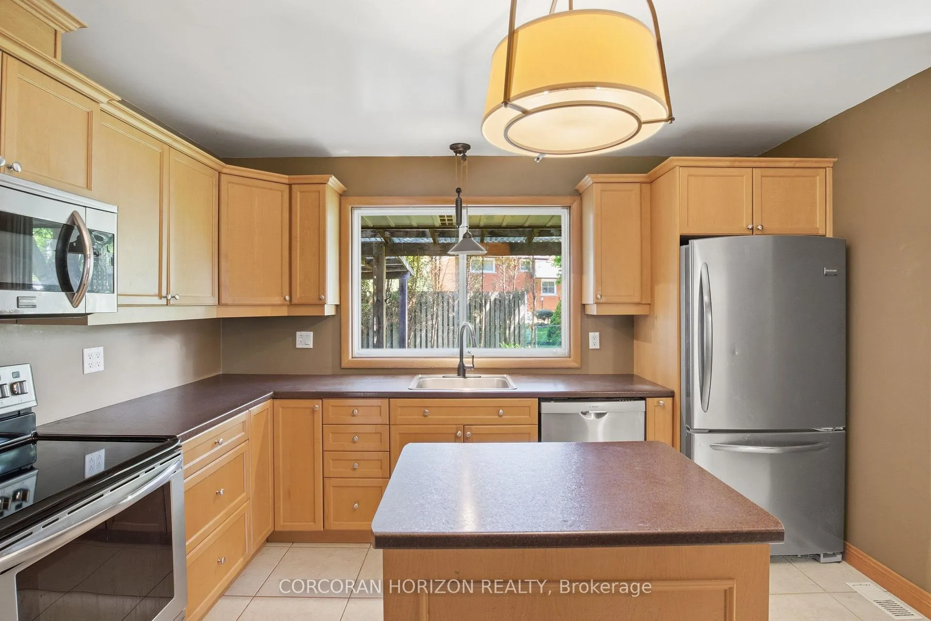 Photo 20 of 34 Yule Place, Kitchener, Stanley Park — HOMEH